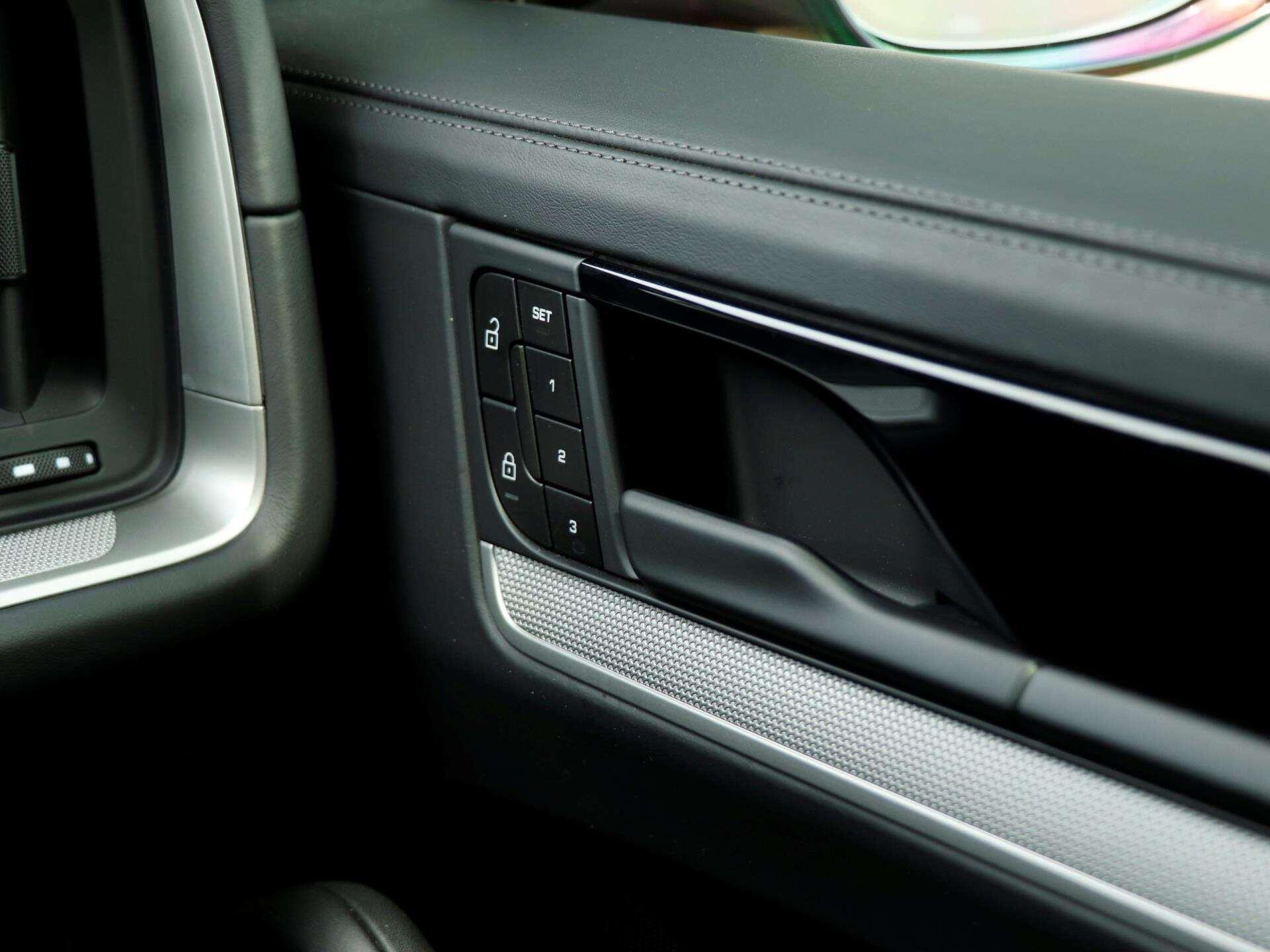 Porsche Cayenne view 21