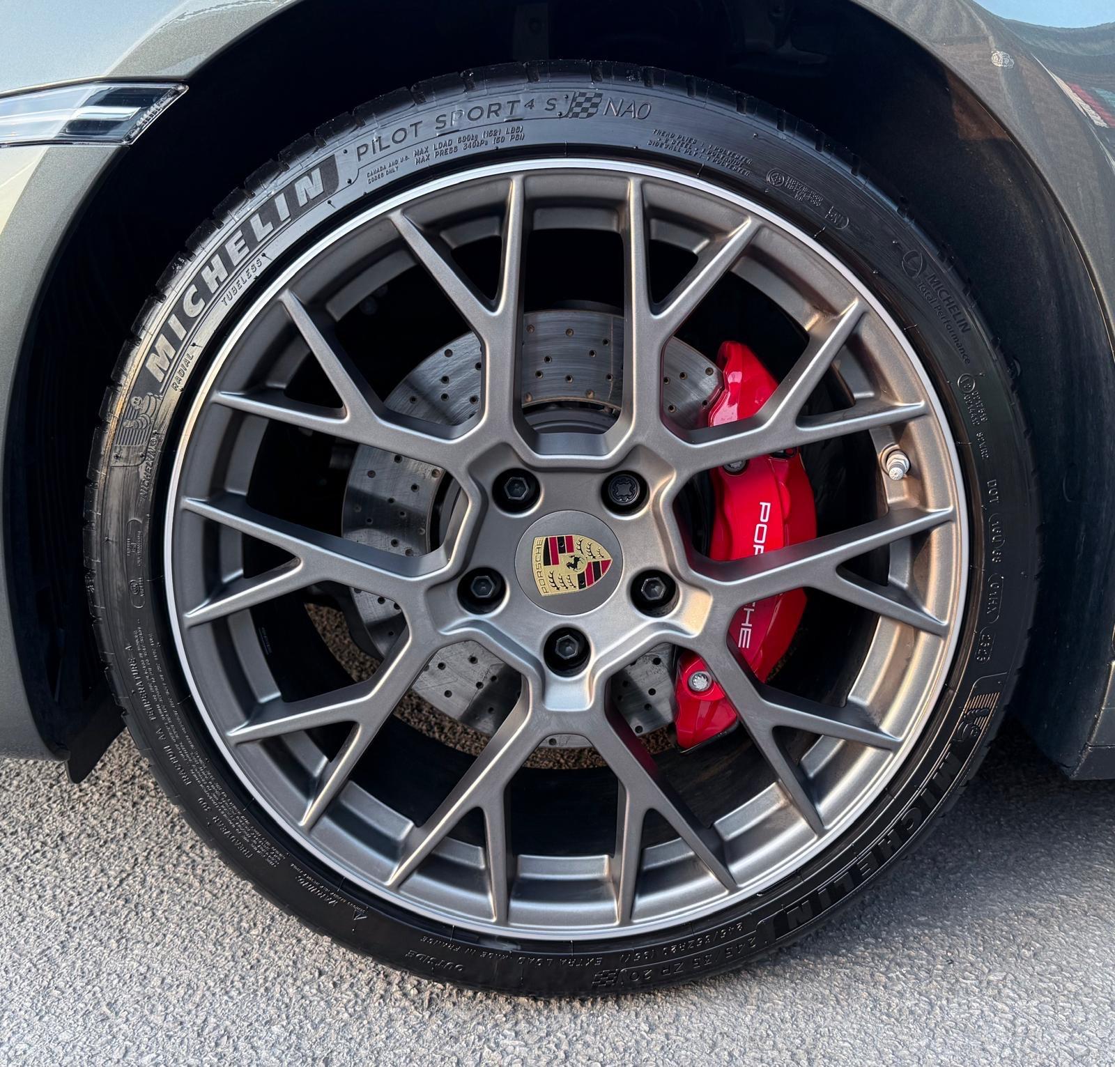 Porsche 911 view 11