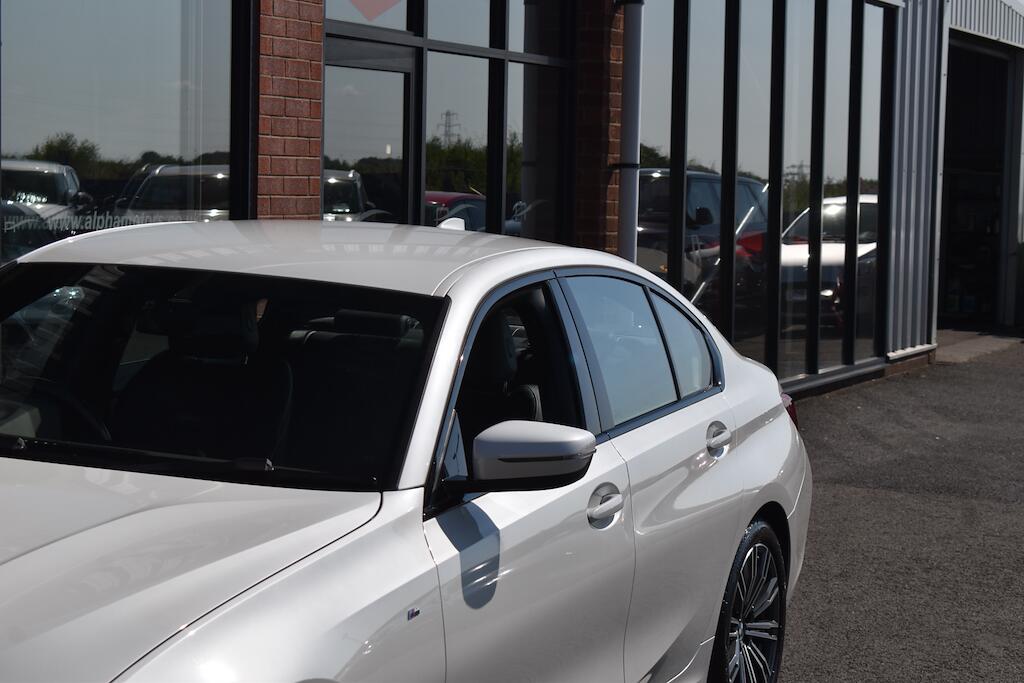 BMW 3 Series view 23