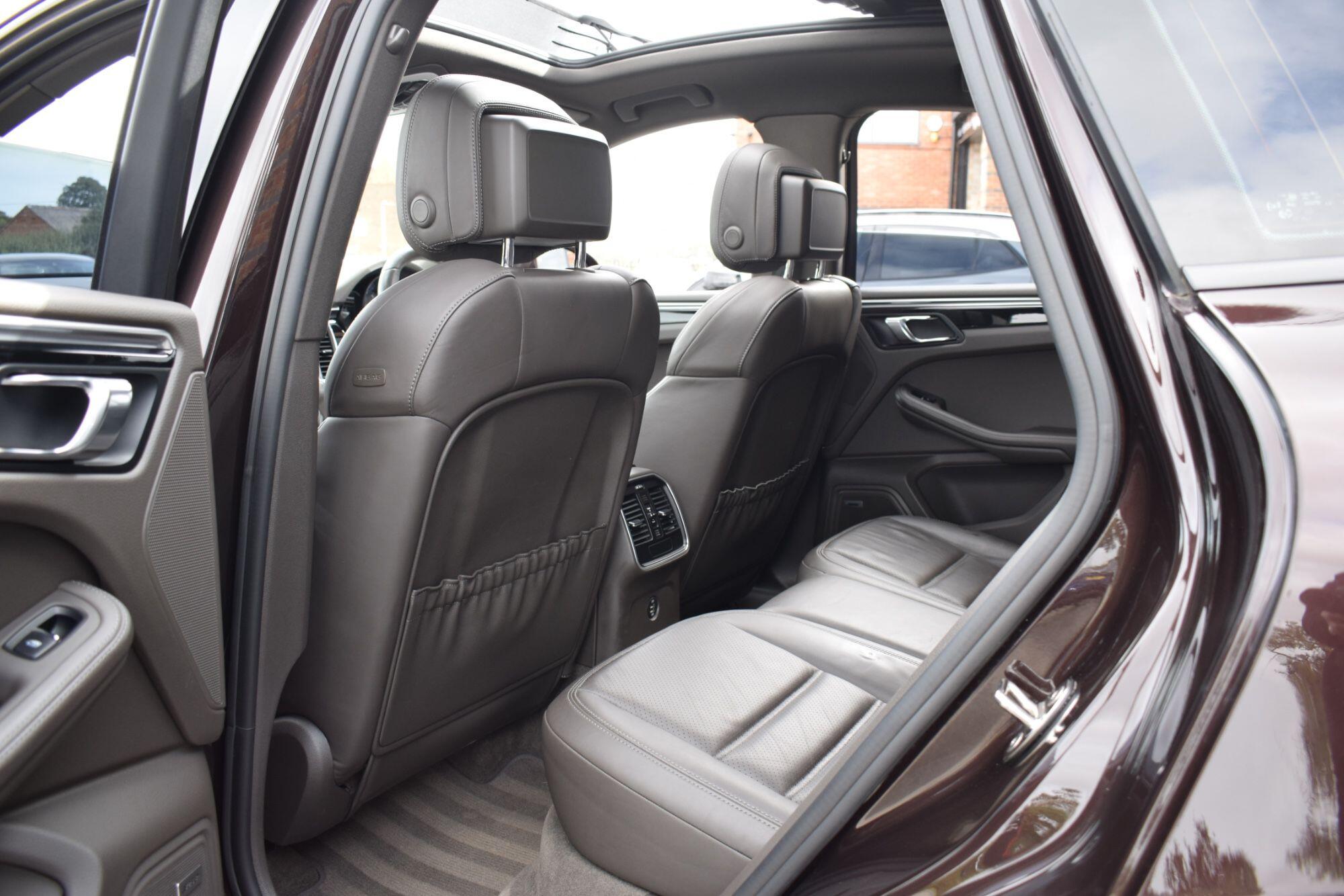 Porsche Macan view 27