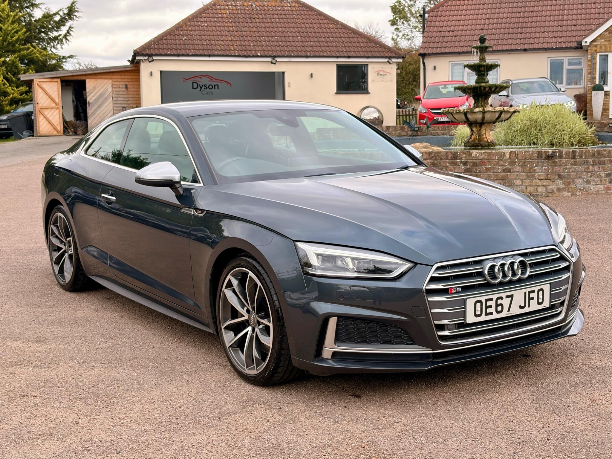 Audi S5 view 3