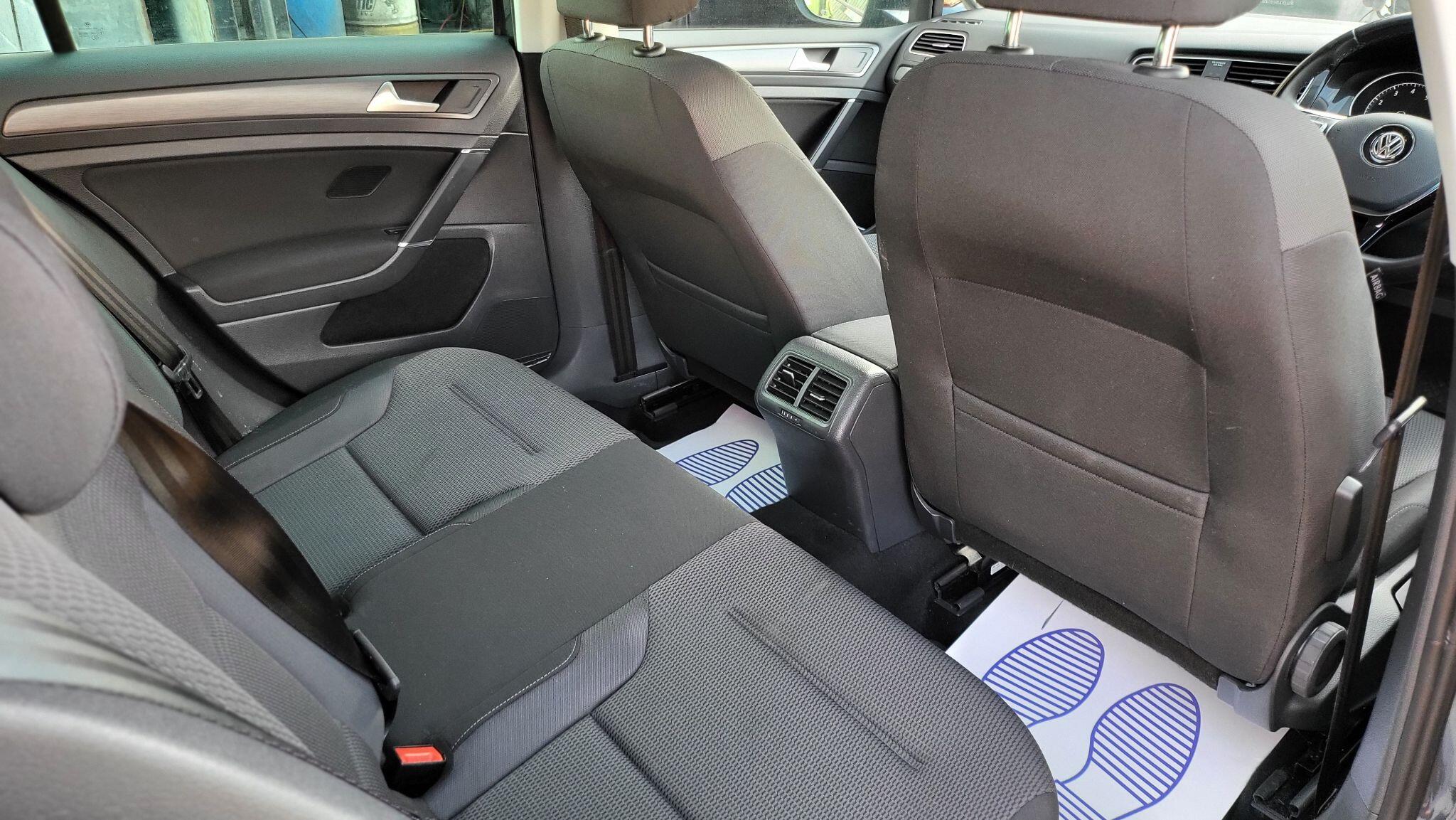 Volkswagen Golf view 20