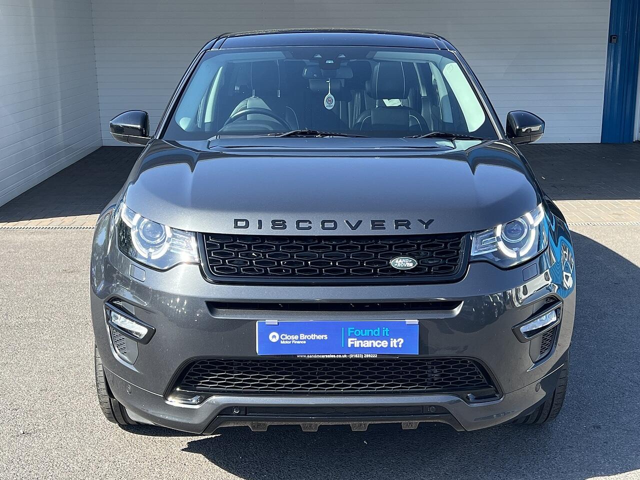 Land Rover Discovery Sport view 3