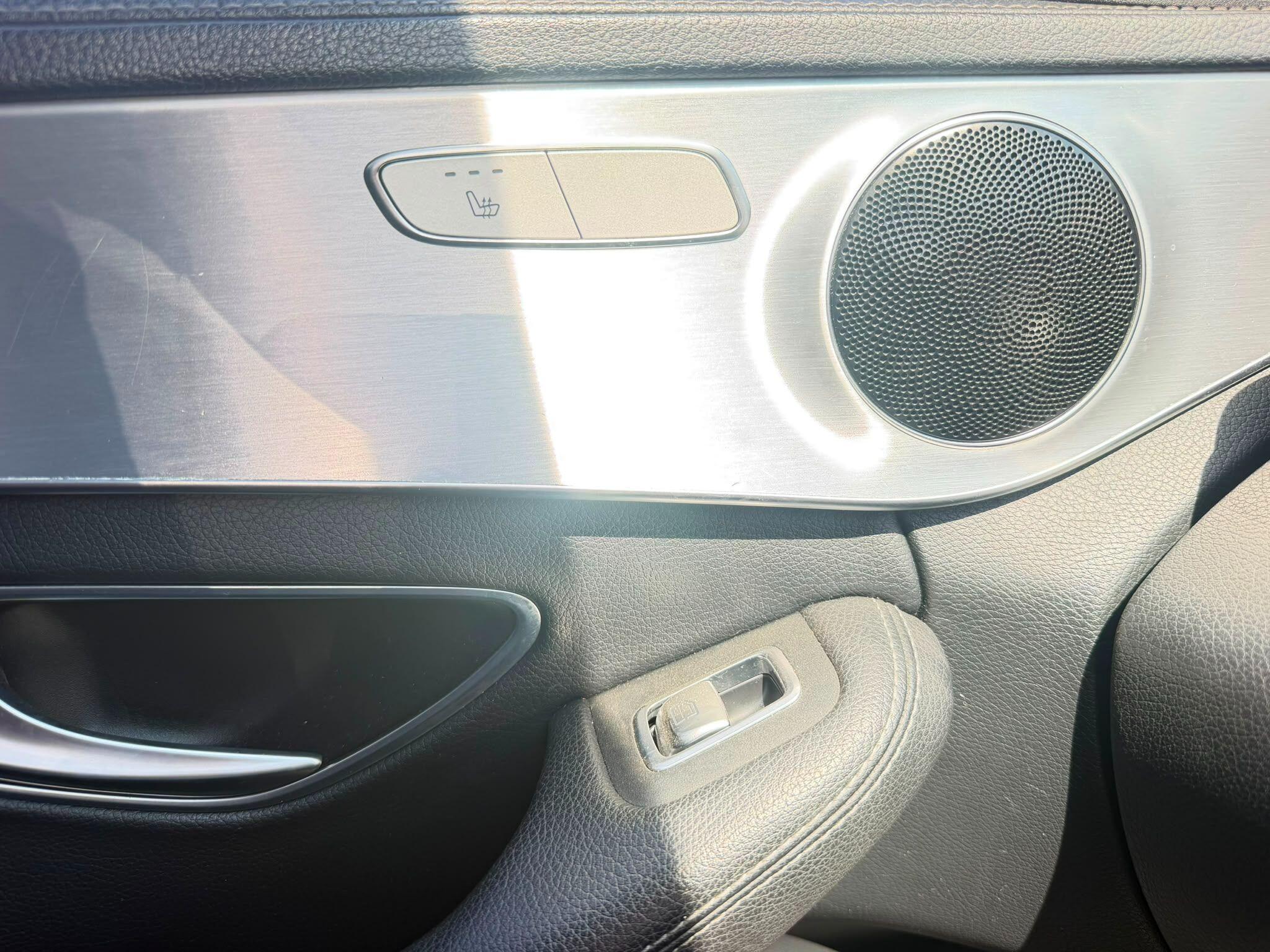 Mercedes-Benz C-Class view 27