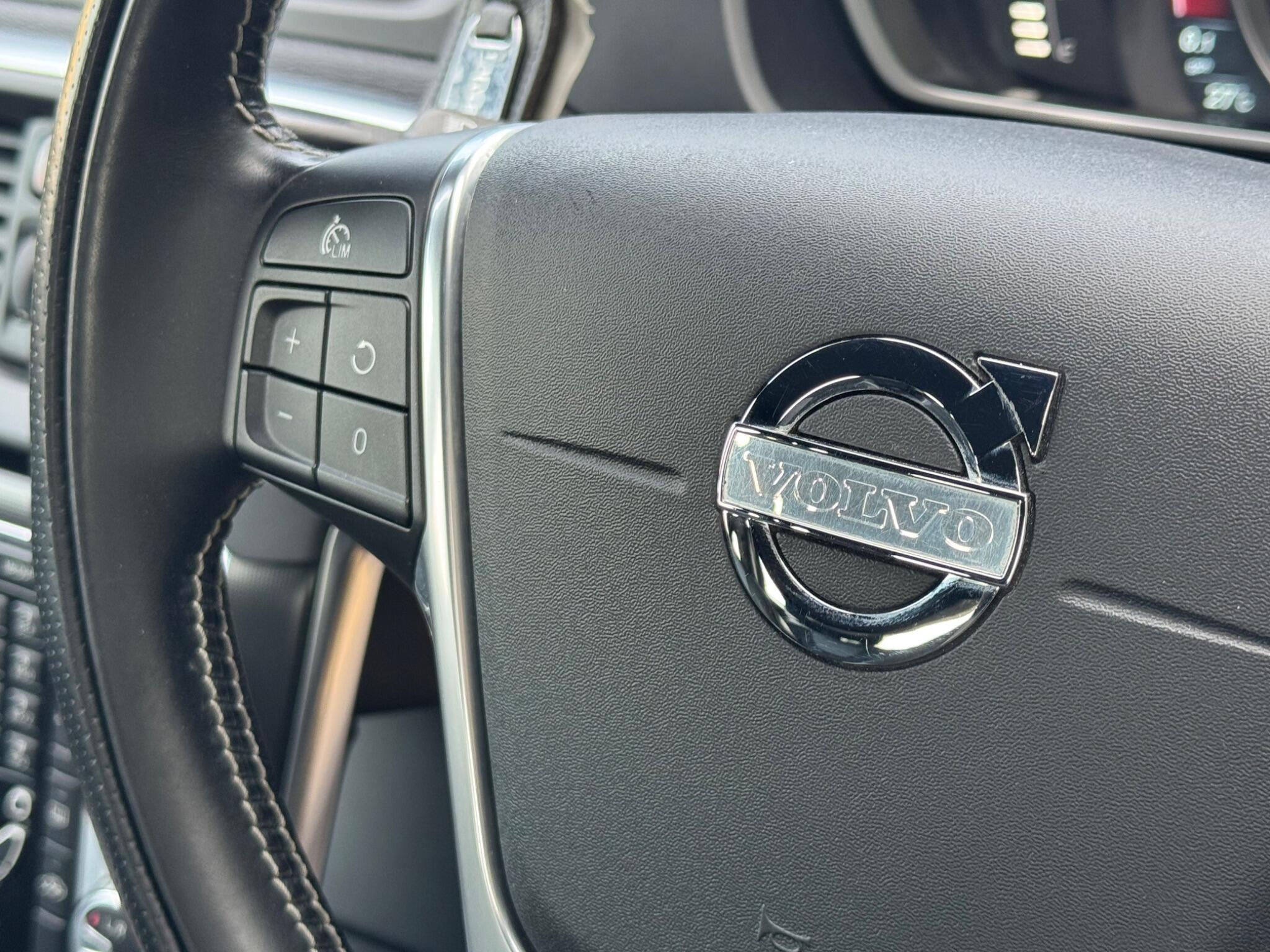 Volvo V40 view 24