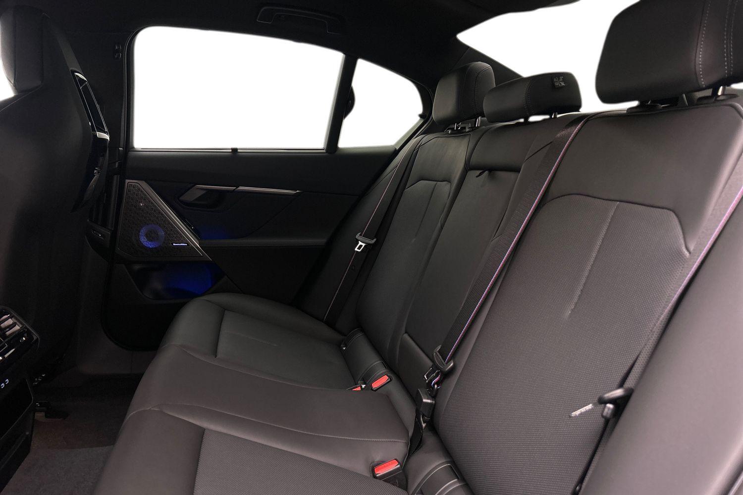 BMW M5 view 12