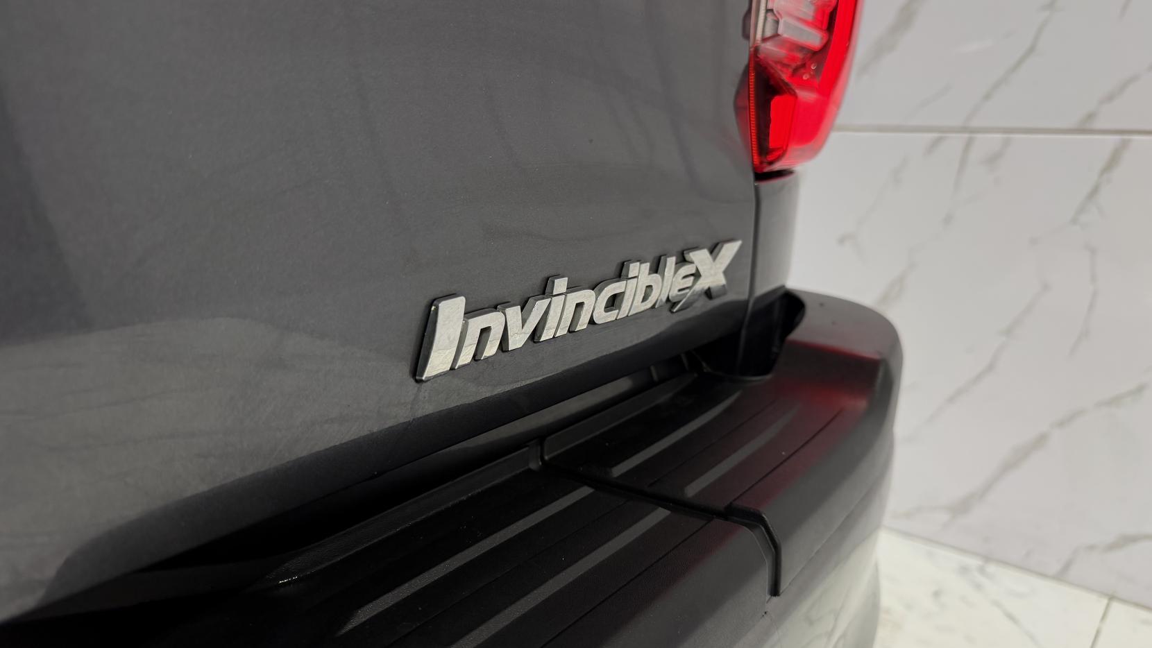Toyota Hilux view 55