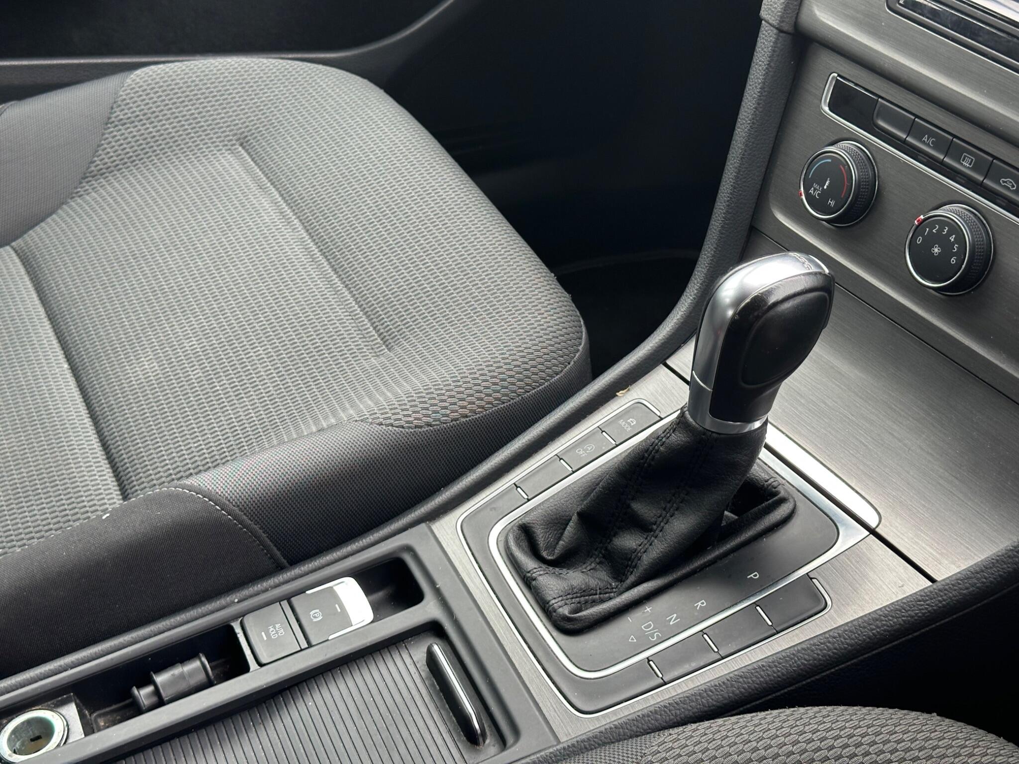 Volkswagen Golf view 20
