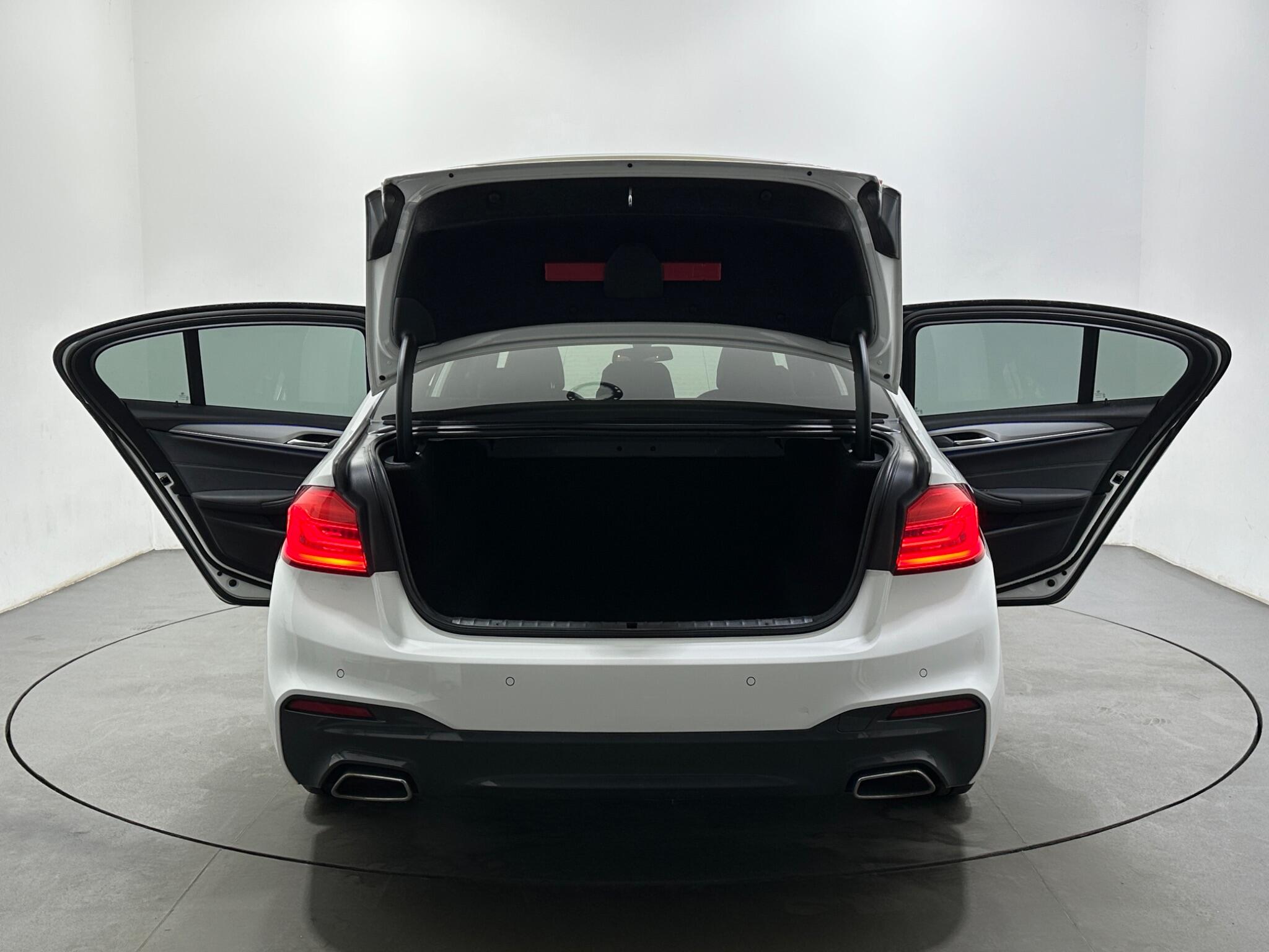 BMW 5 Series view 43