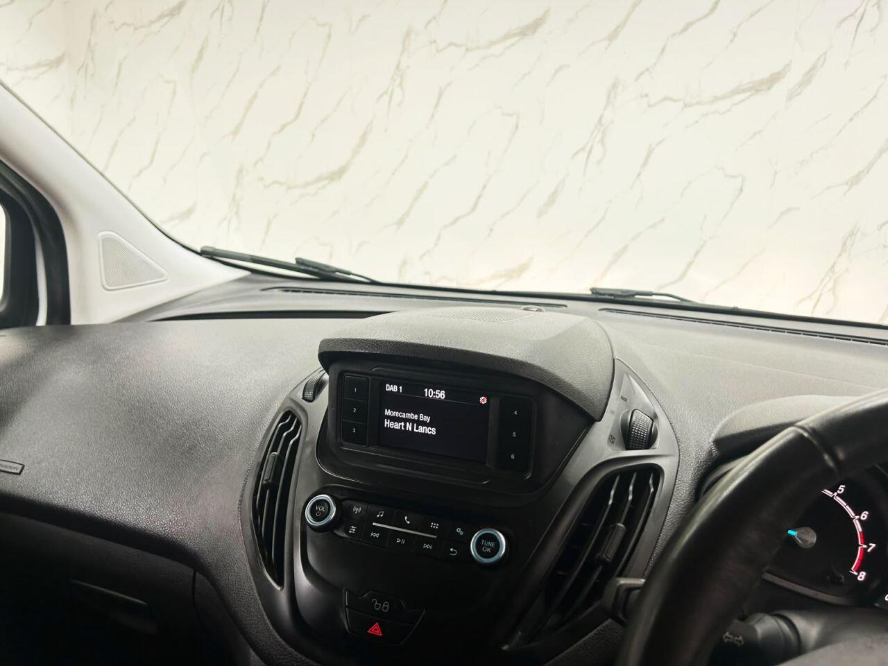 Ford Transit Courier view 17