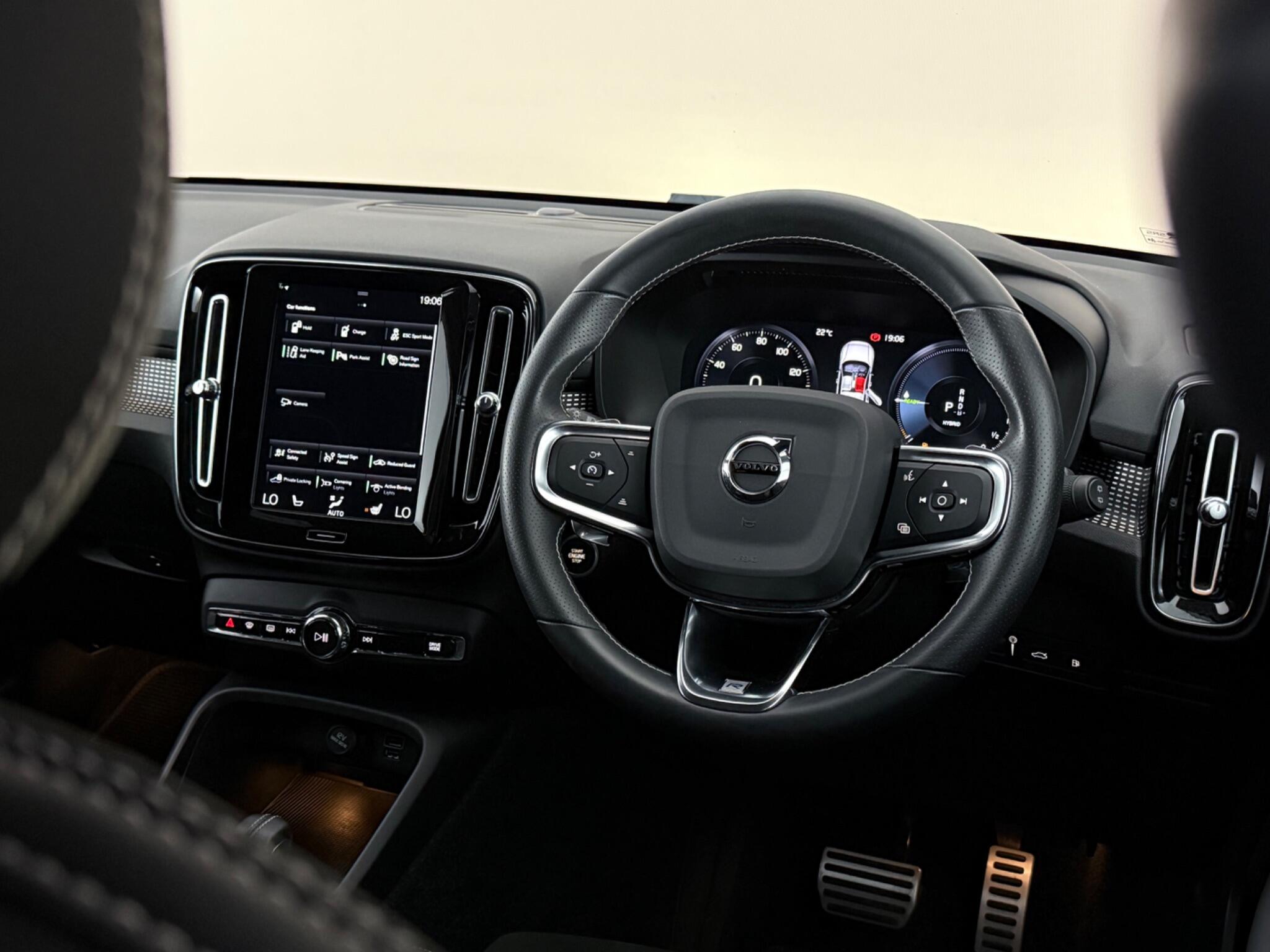 Volvo XC40 view 13