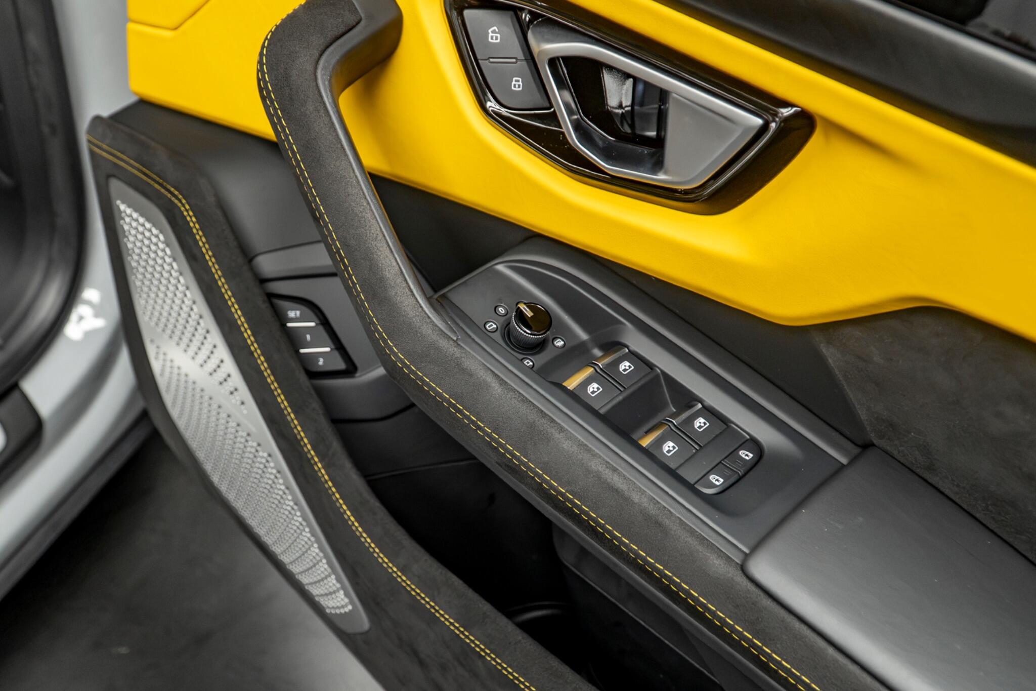 Lamborghini Urus view 32