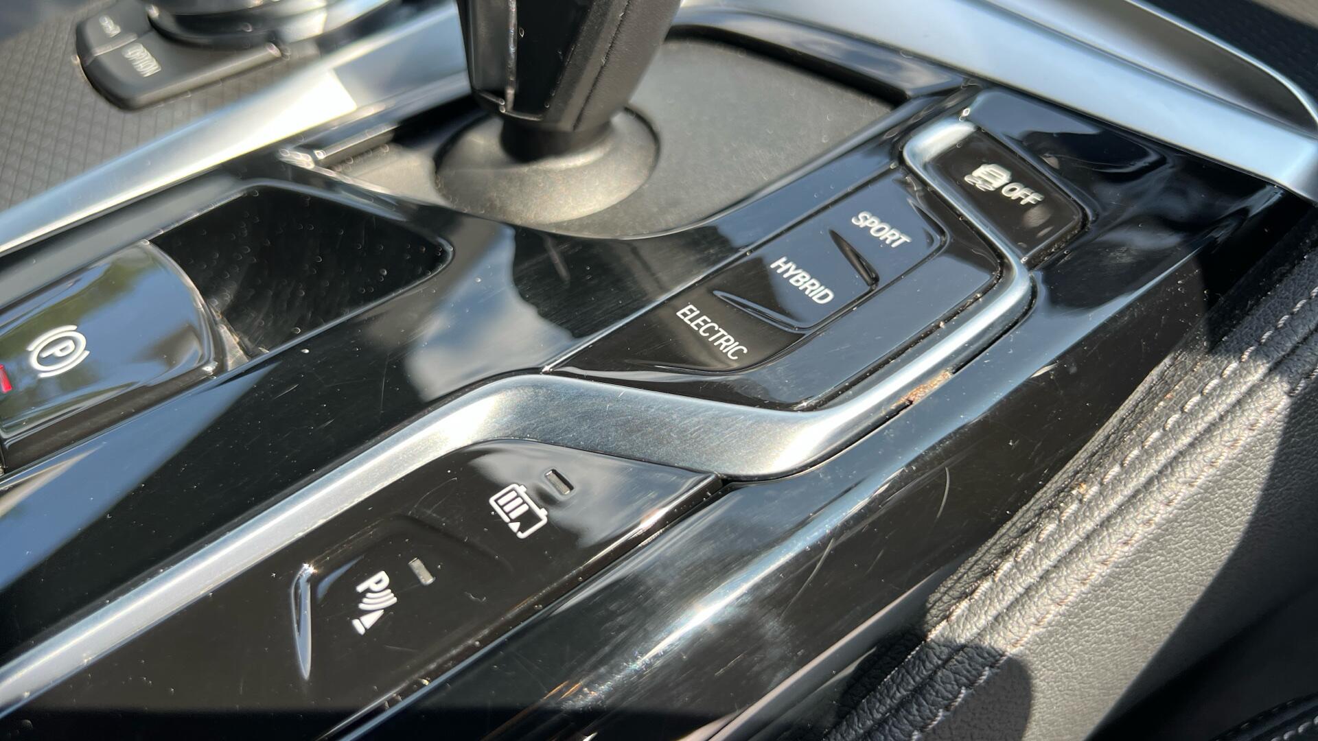 BMW 5 Series view 19
