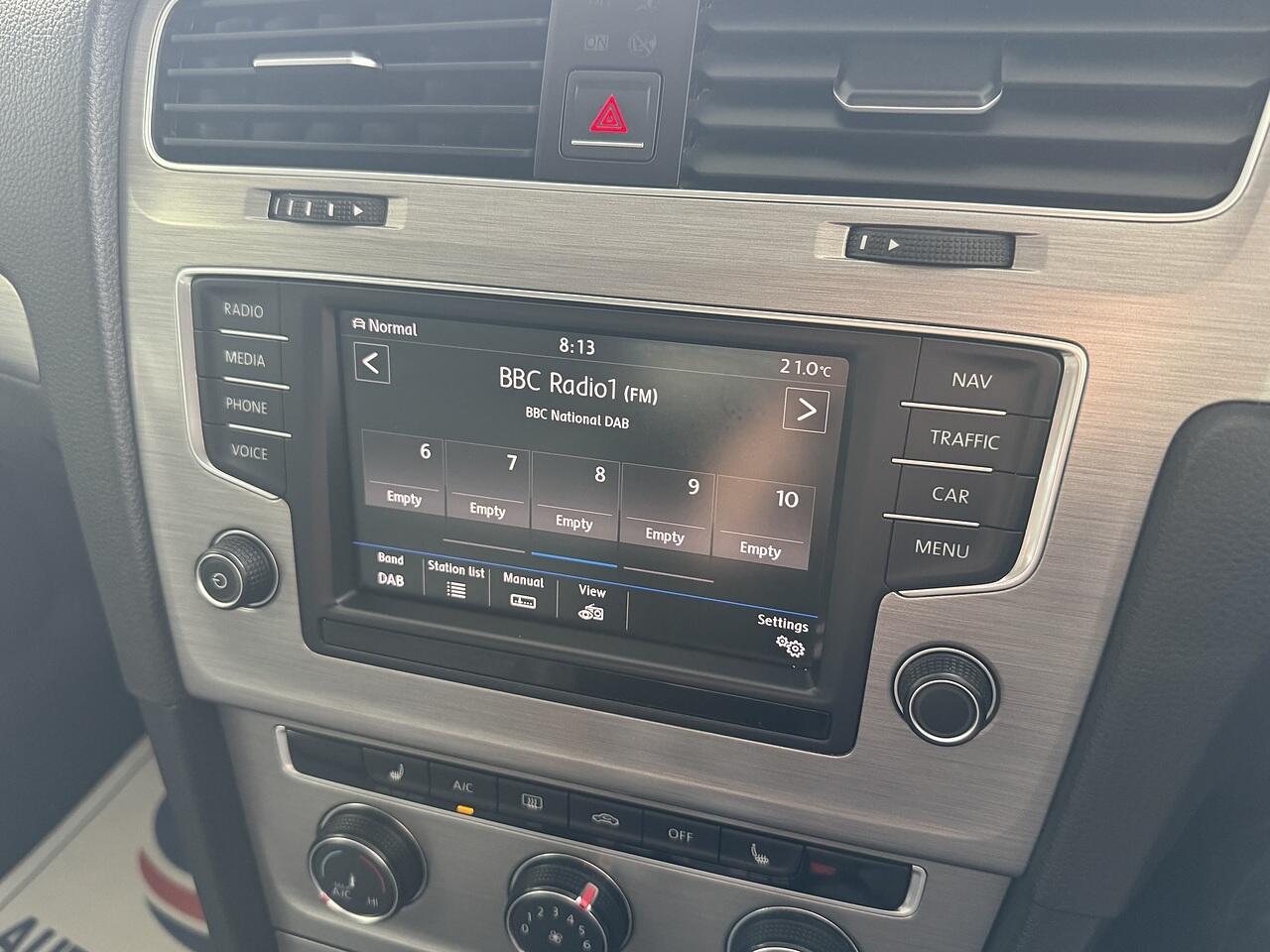 Volkswagen Golf view 17