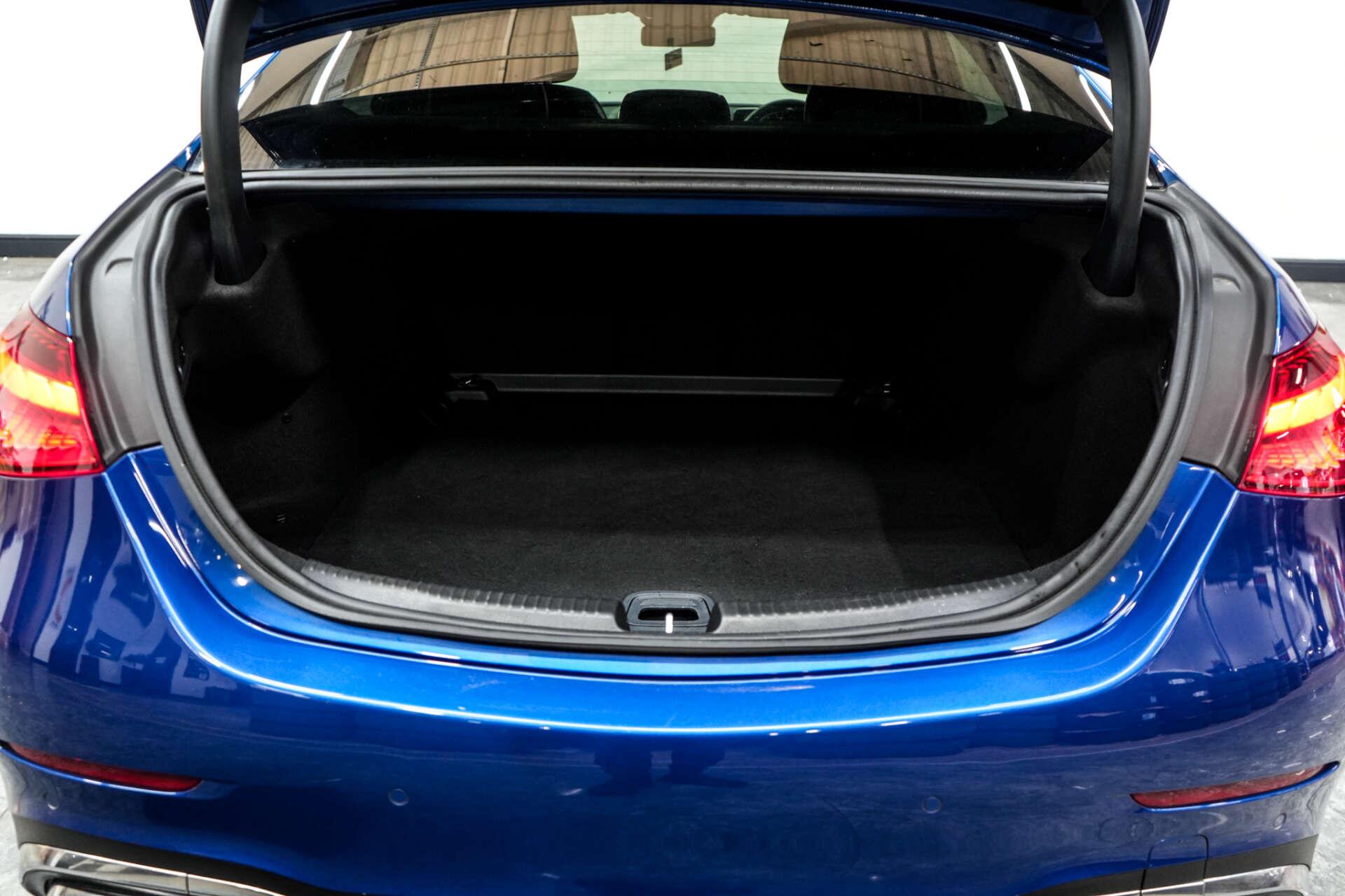Mercedes-Benz C-Class view 11