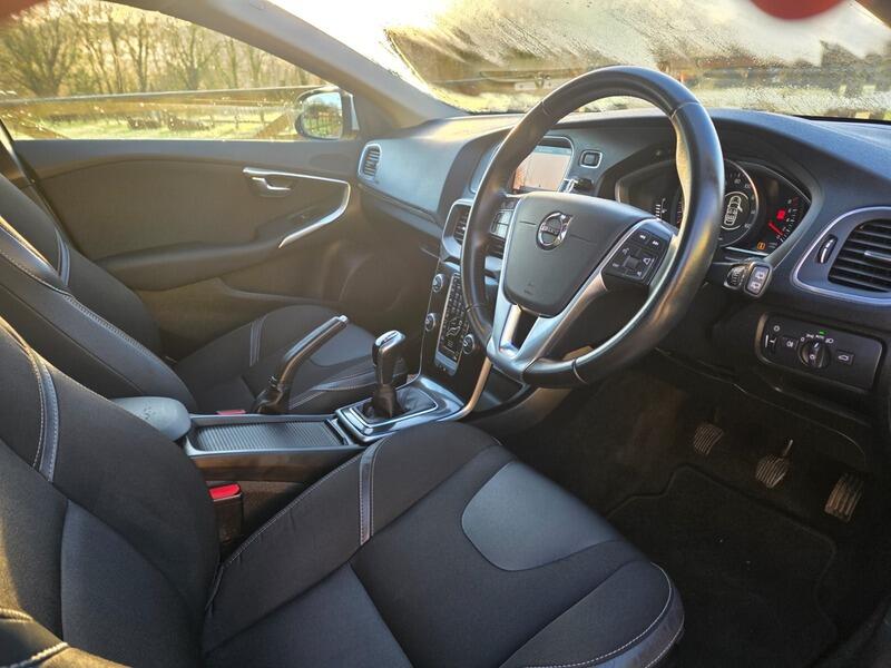 2019 Volvo V40 2.0 T2 R-Design Edition Euro 6 (s/s) 5dr • 129,000 miles image 16
