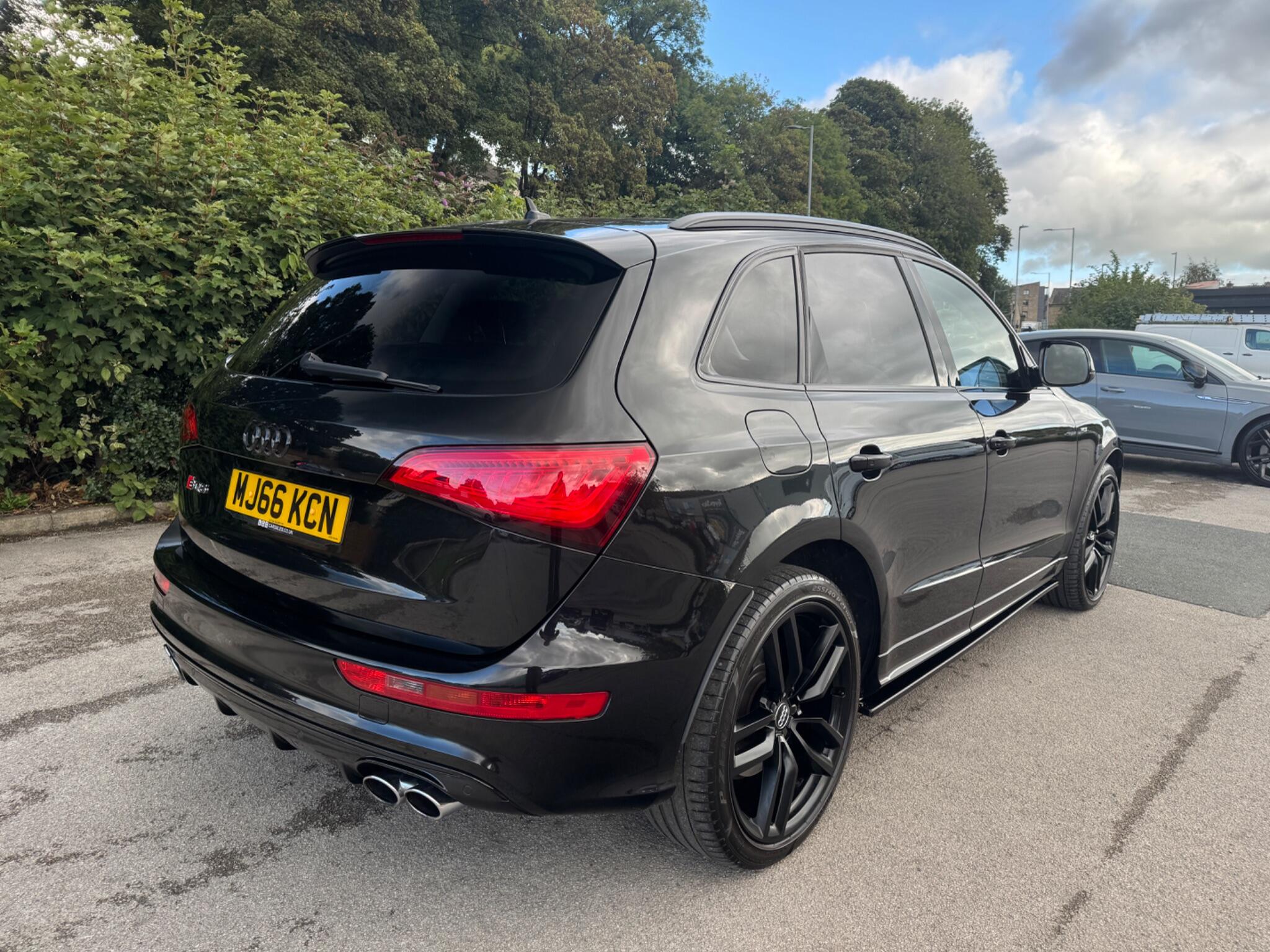 Audi SQ5 view 5