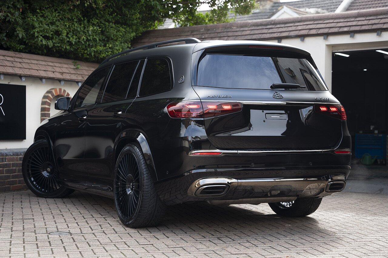 Mercedes-Benz GLS view 5
