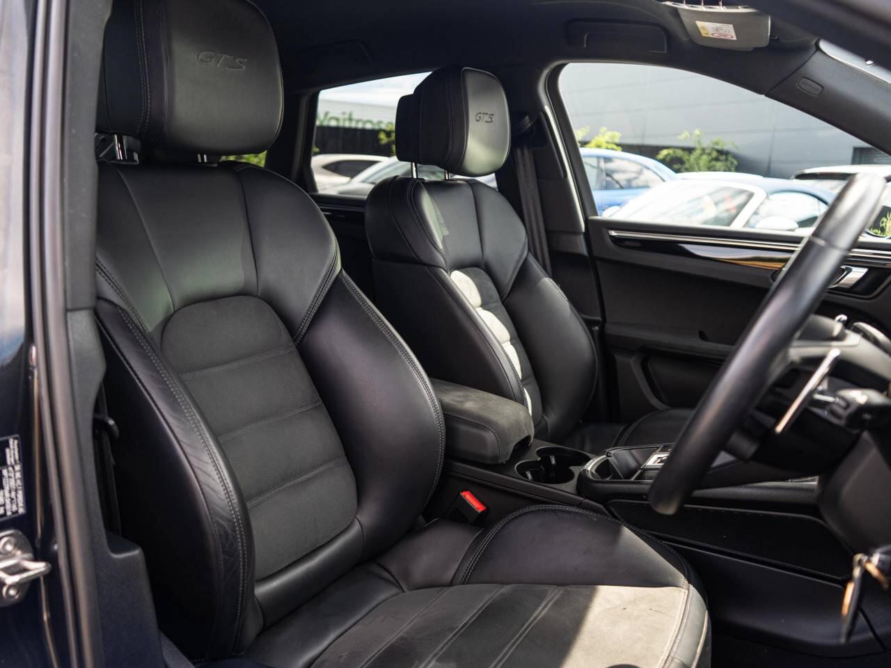 Porsche Macan view 5