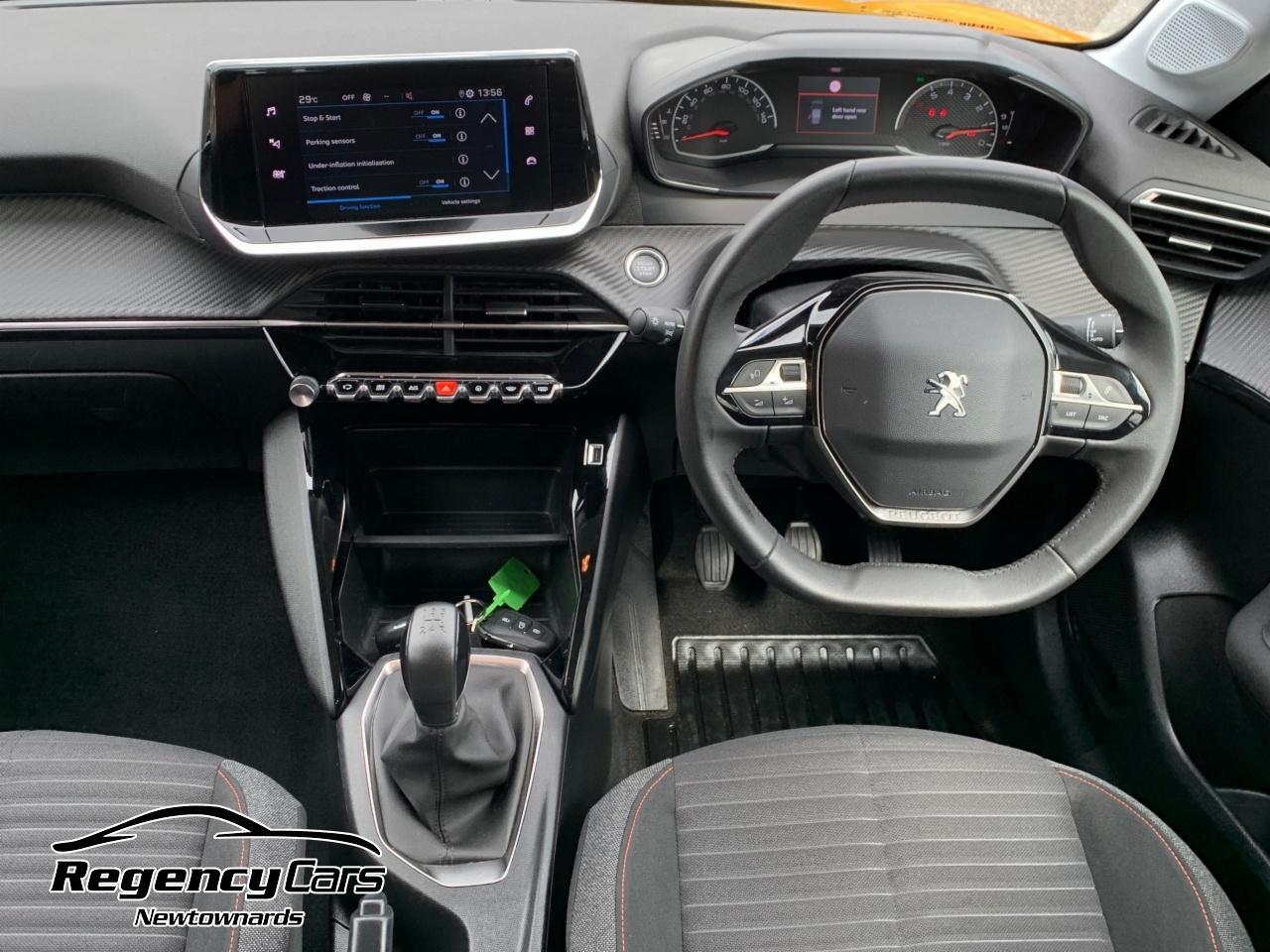 Peugeot 208 view 10