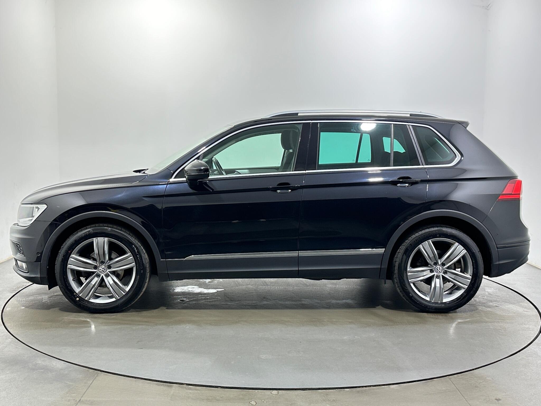 Volkswagen Tiguan view 5