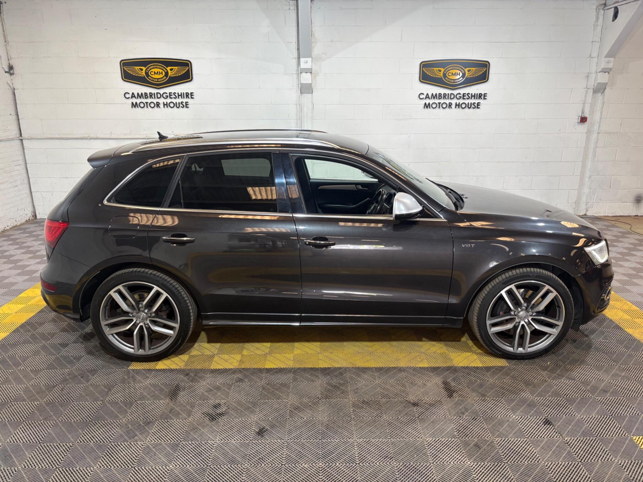 Audi SQ5 view 14