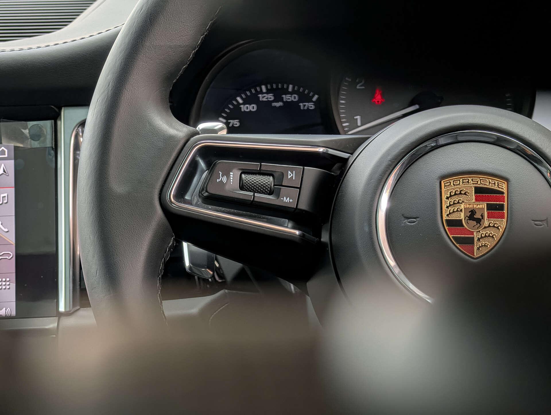 Porsche Macan view 32