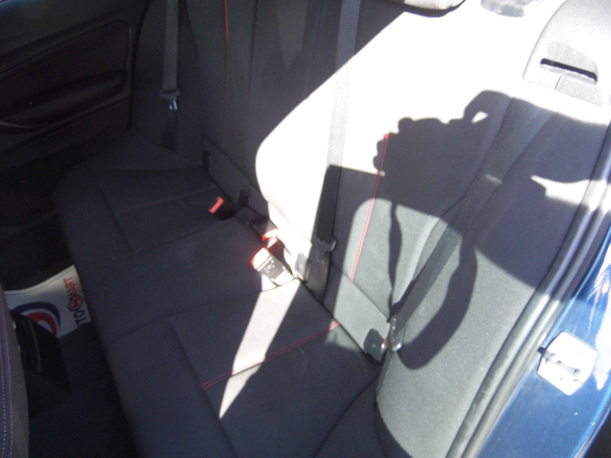 BMW 1 Series view 14