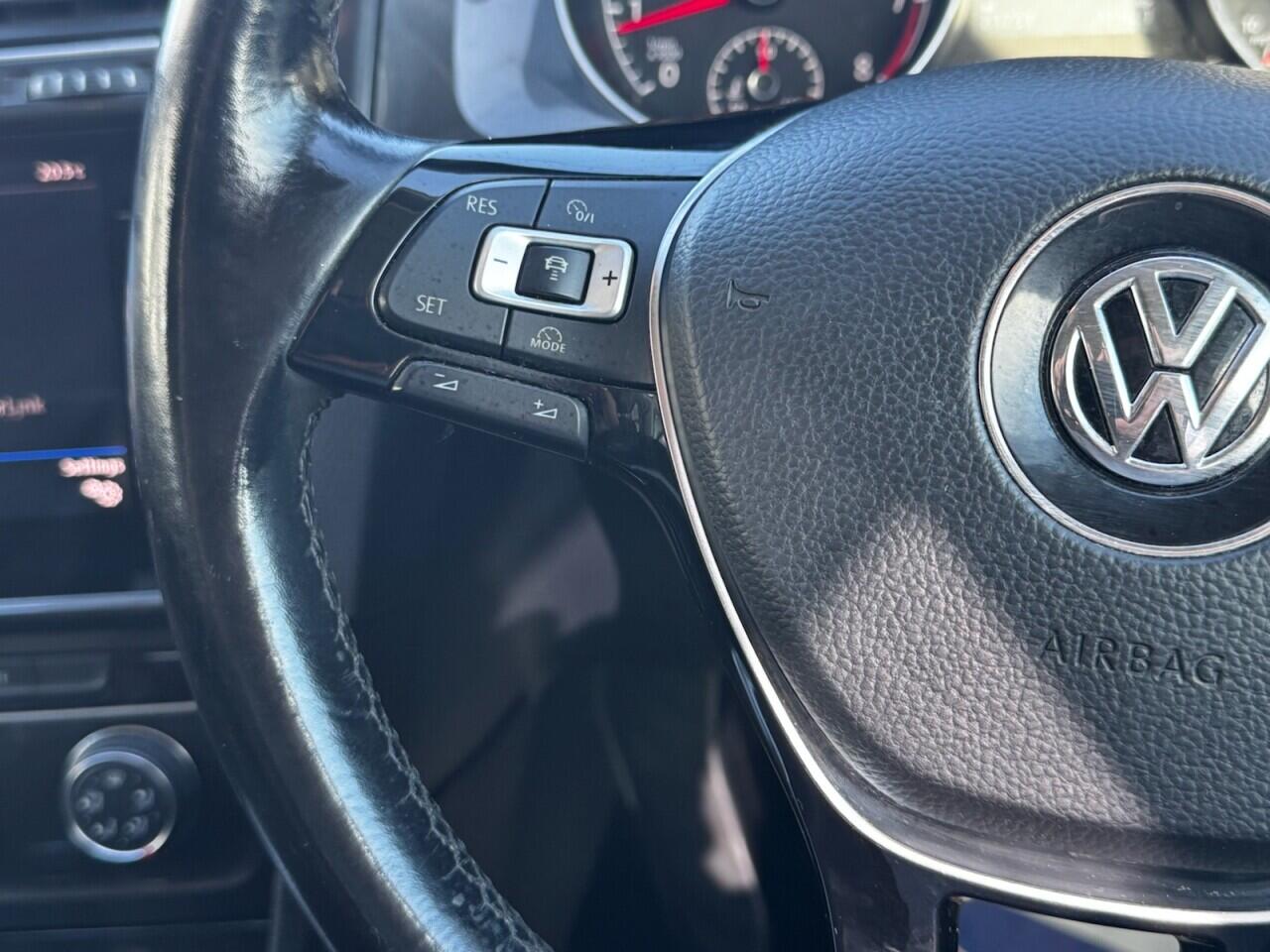 Volkswagen Golf view 28