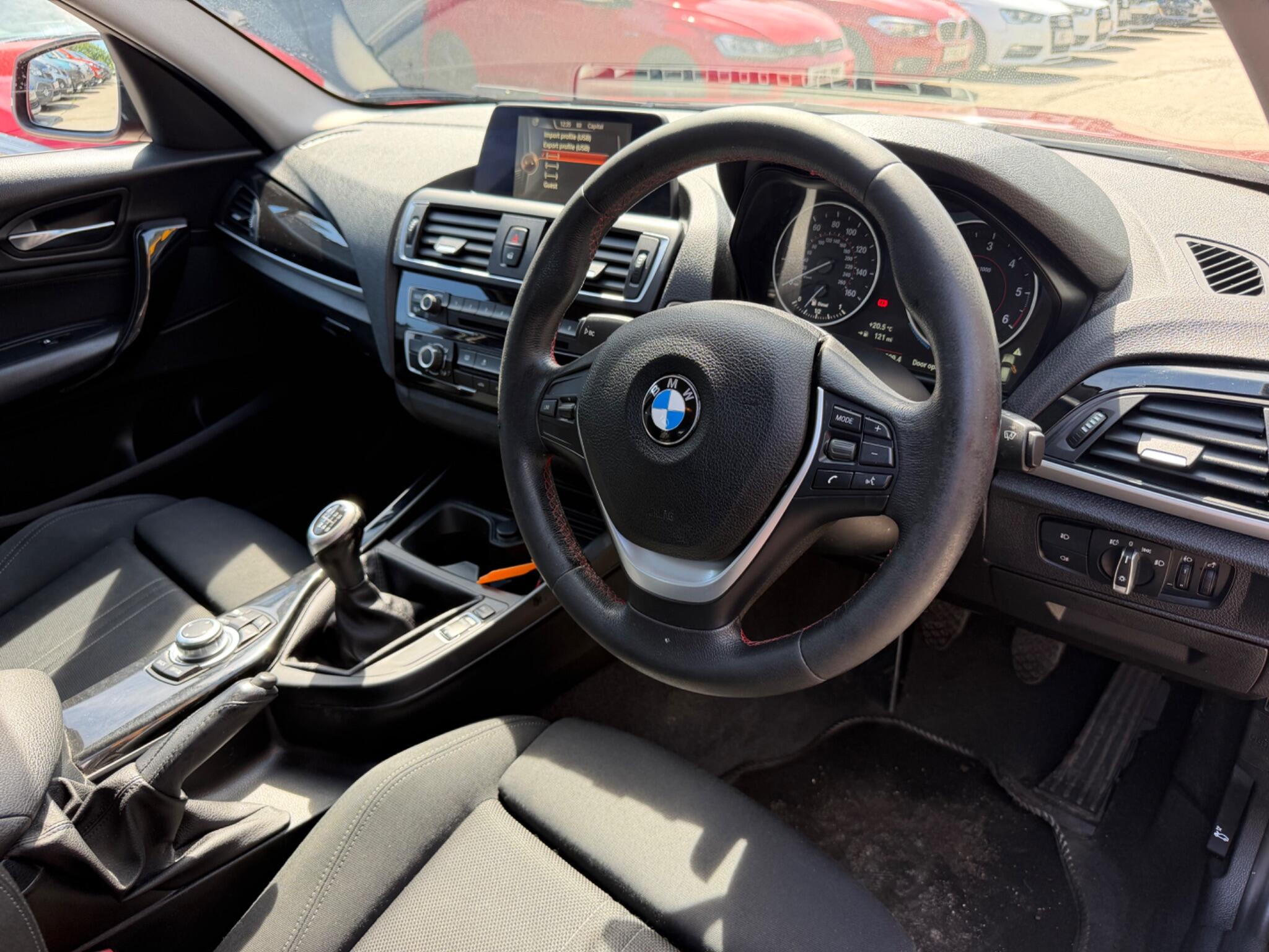 BMW 1 Series view 11