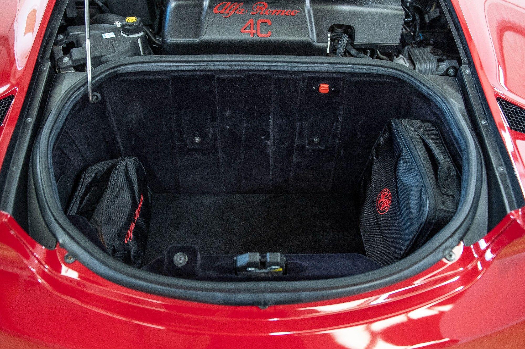 Alfa Romeo 4C view 33