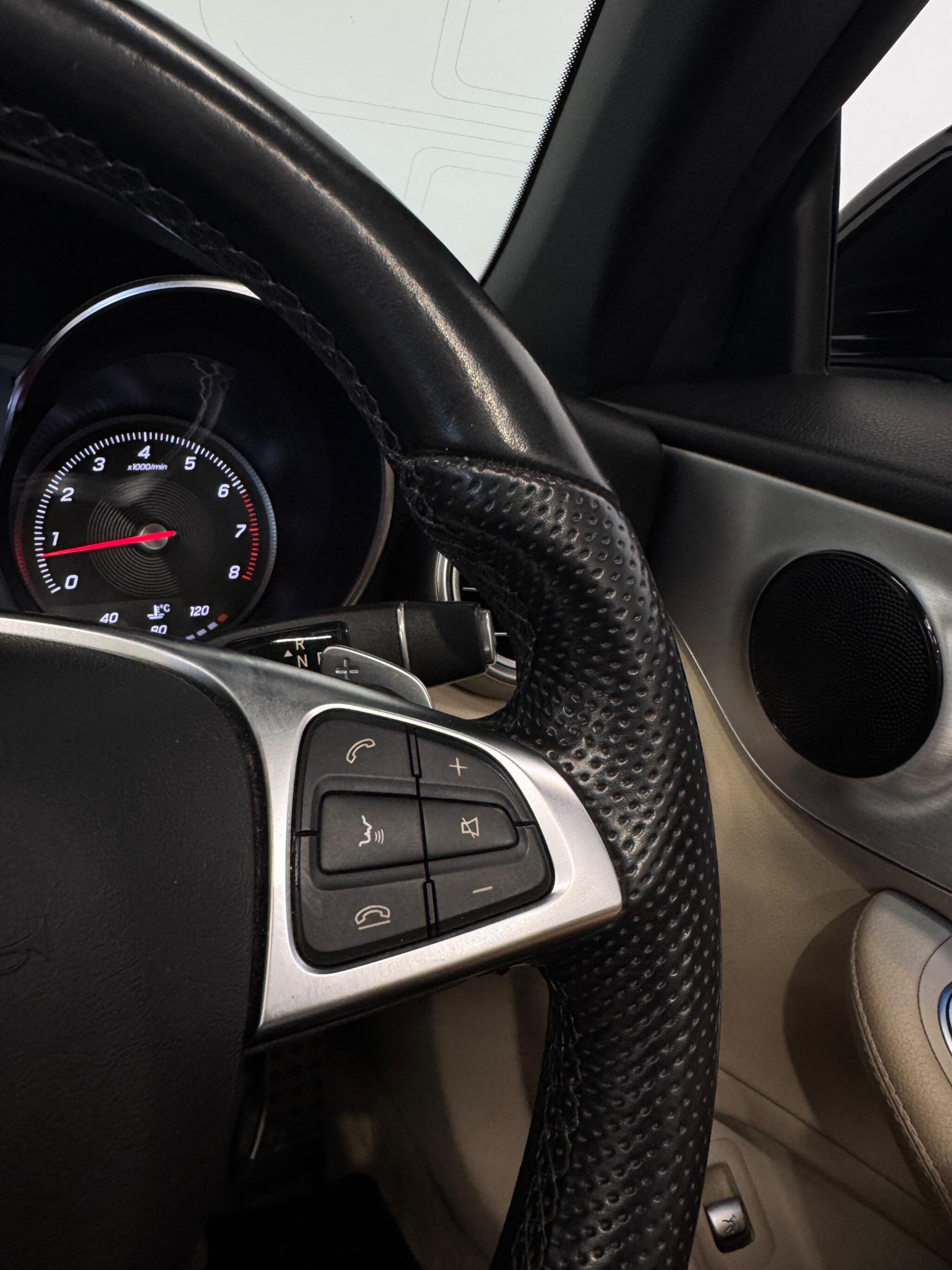 Mercedes-Benz C-Class view 27