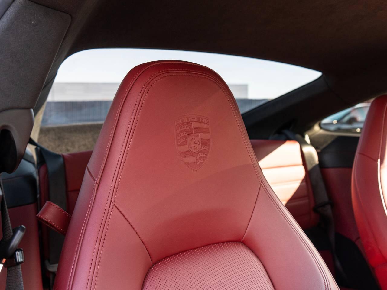 Porsche 911 view 42