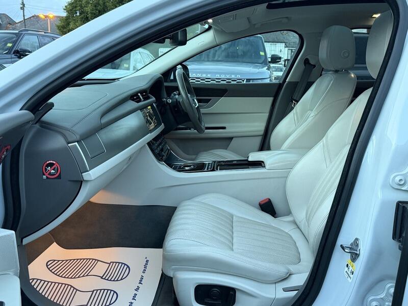 Jaguar XF view 31