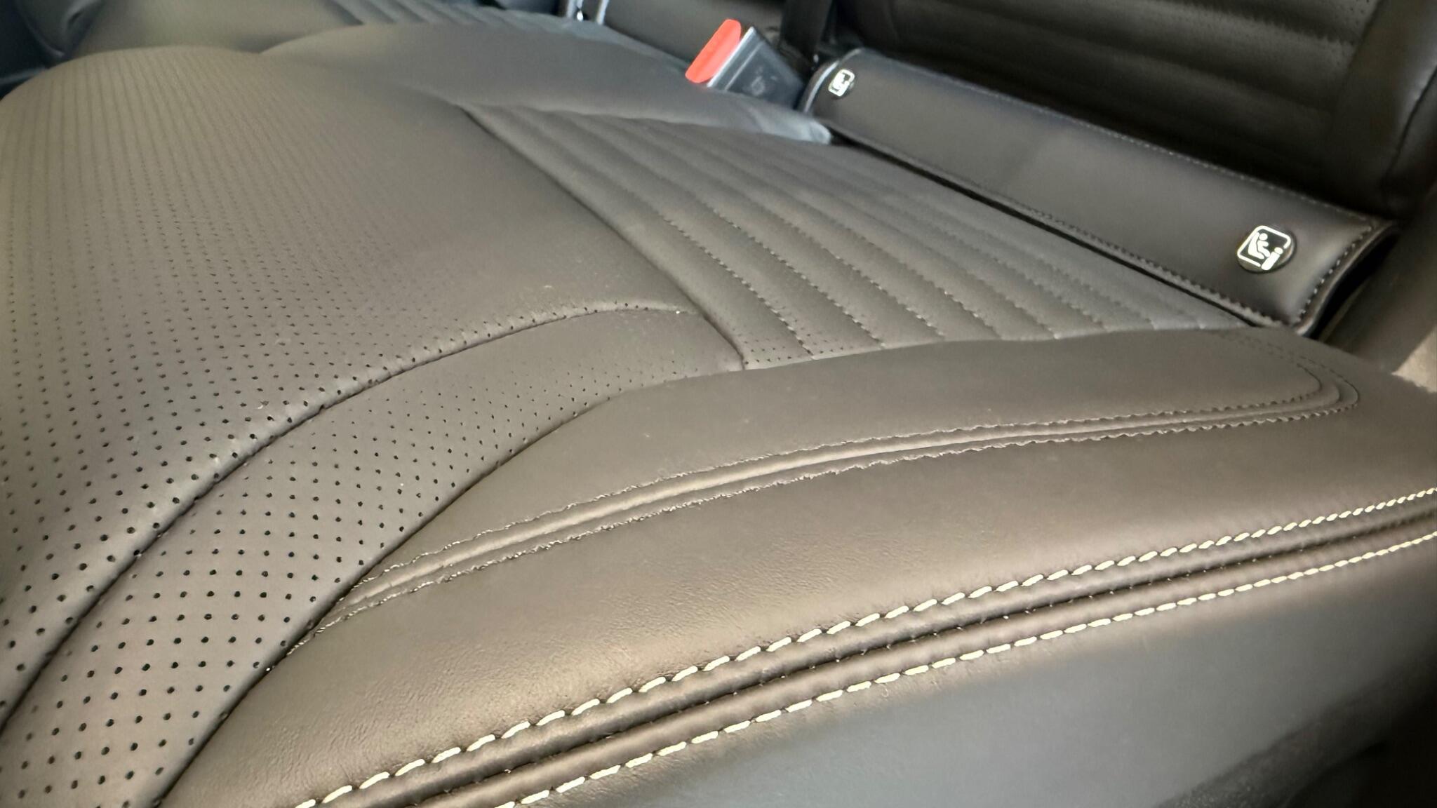 Land Rover Discovery view 23