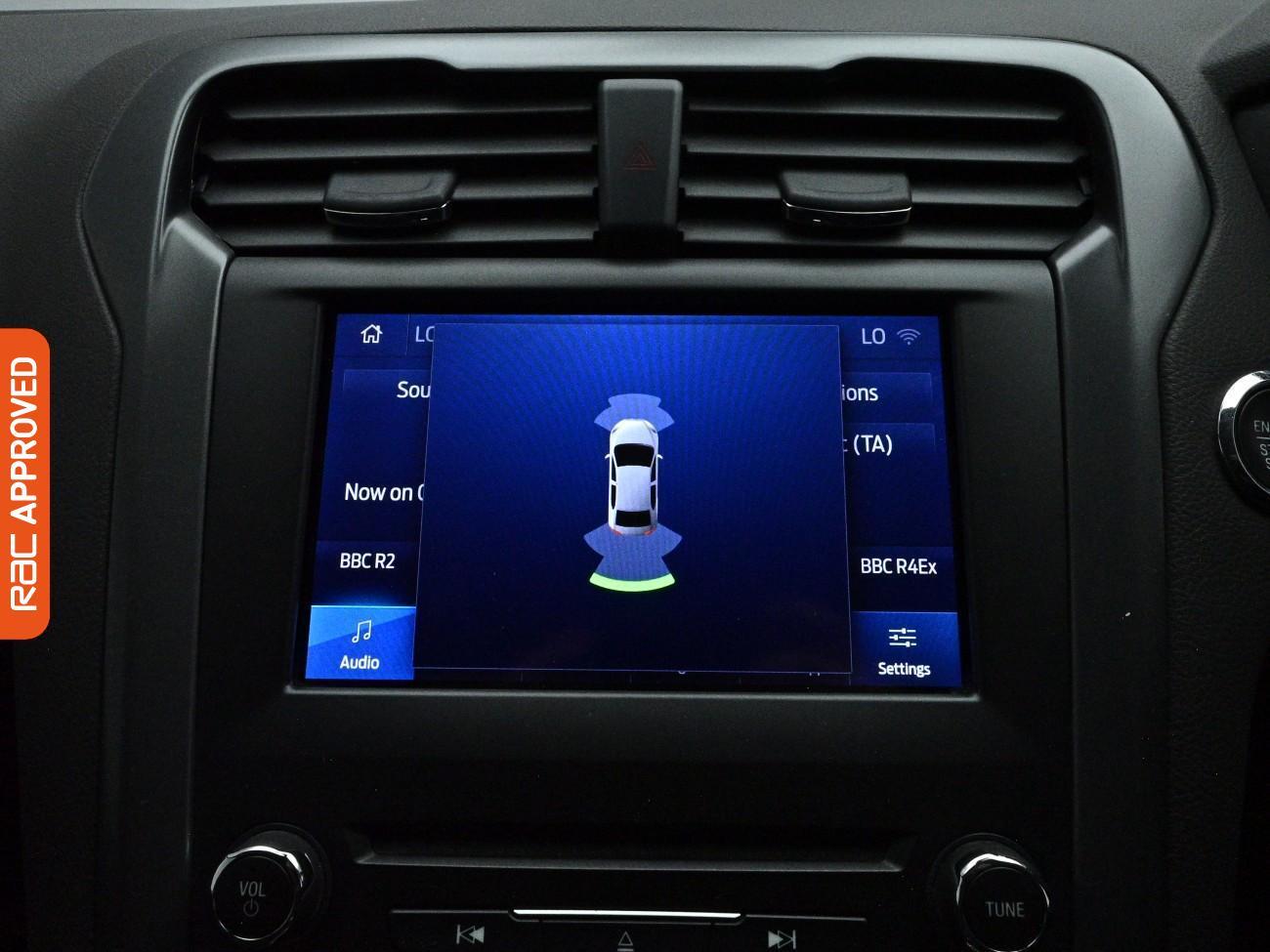 Ford Mondeo view 3