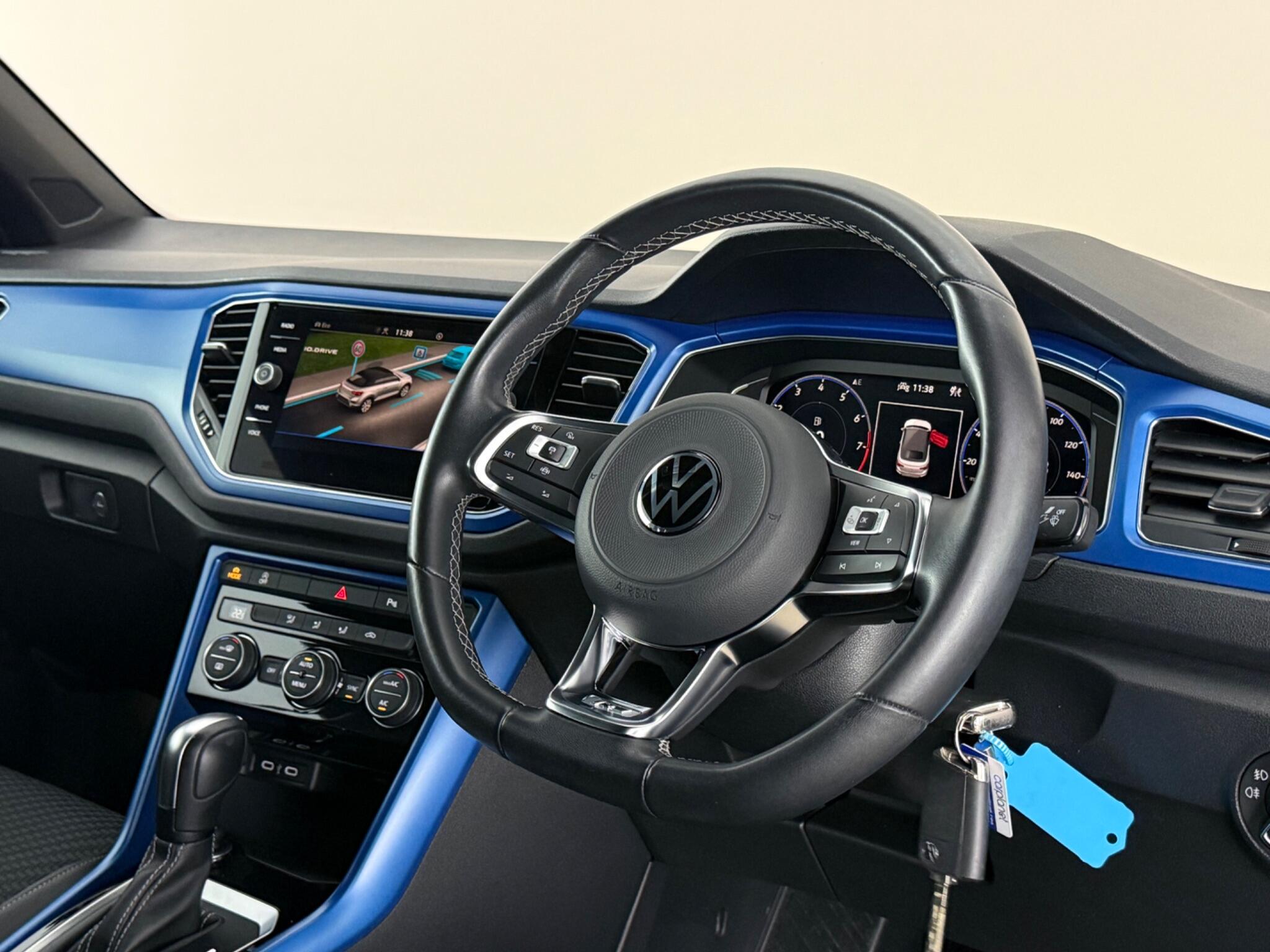 Volkswagen T-Roc view 3