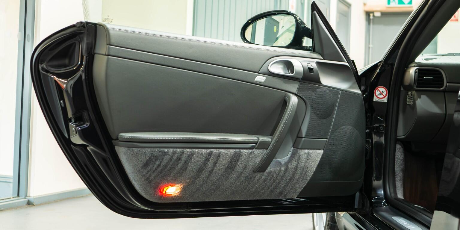 Porsche 911 view 29