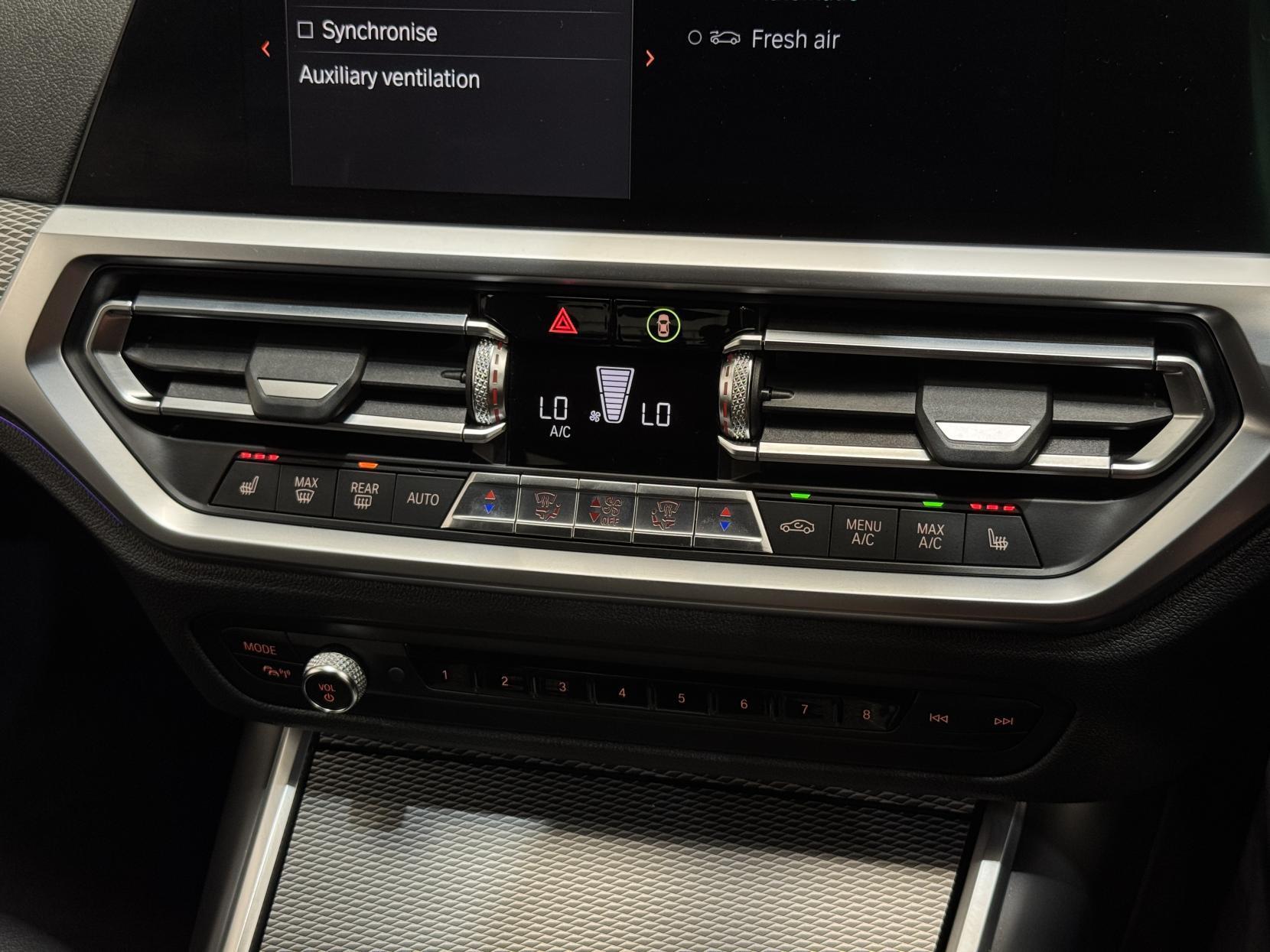 BMW 3 Series view 44