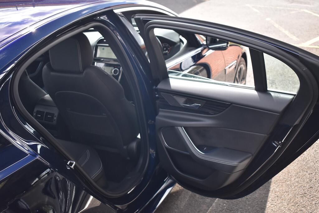 Jaguar Xe view 32
