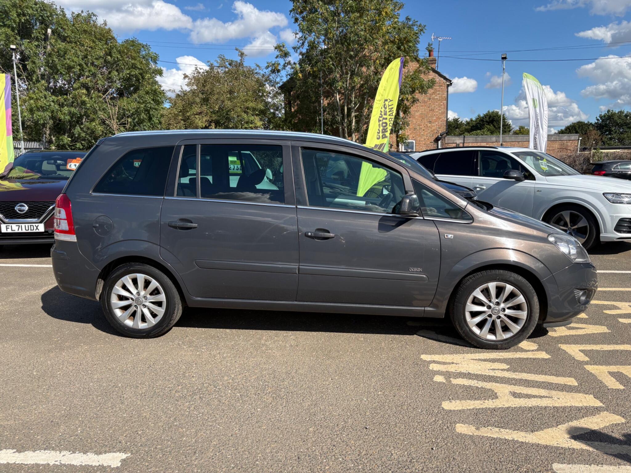 Vauxhall Zafira view 5