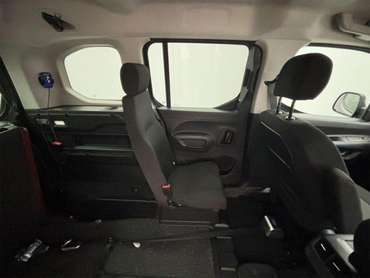 Peugeot Rifter view 3