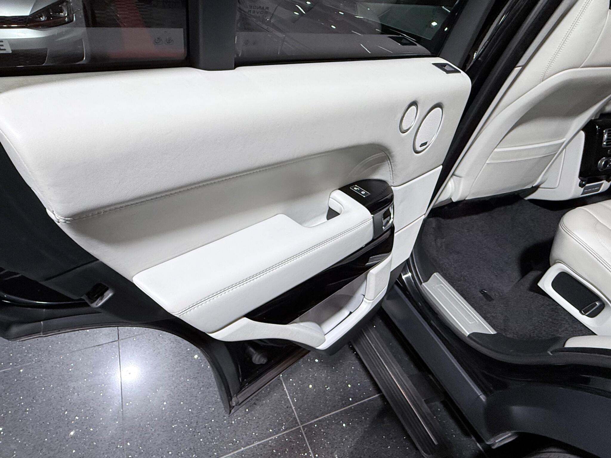 Land Rover Range Rover view 52