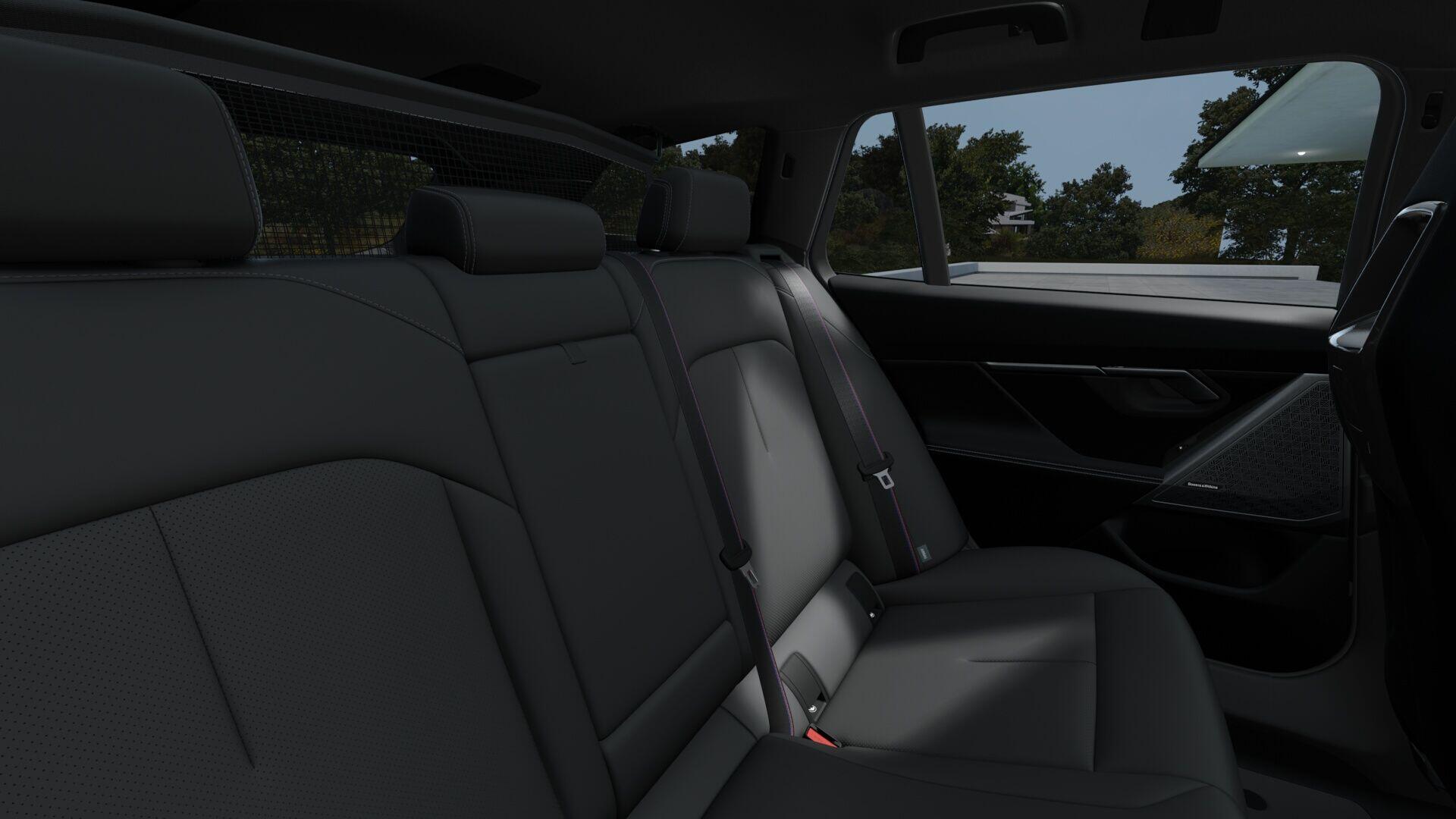 BMW M5 view 9