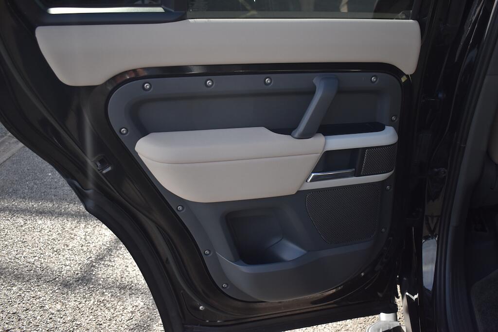 Land Rover Defender view 48