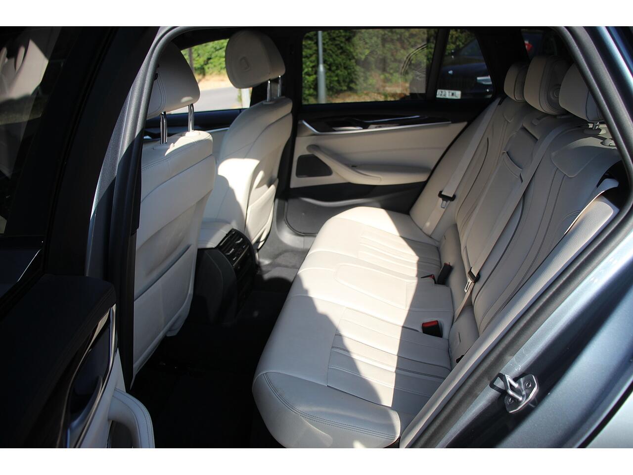 BMW 5 Series view 17