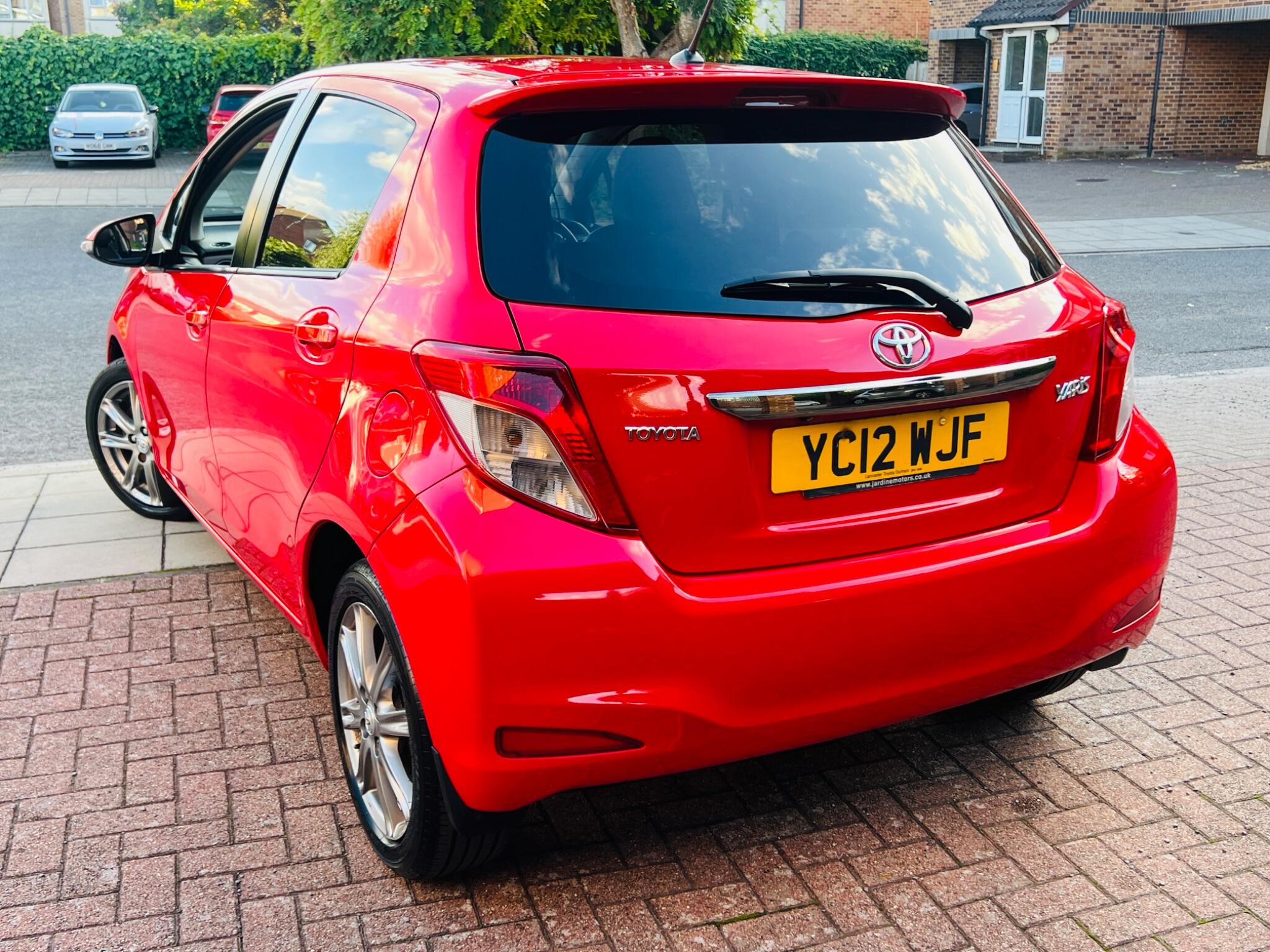 Toyota Yaris view 4