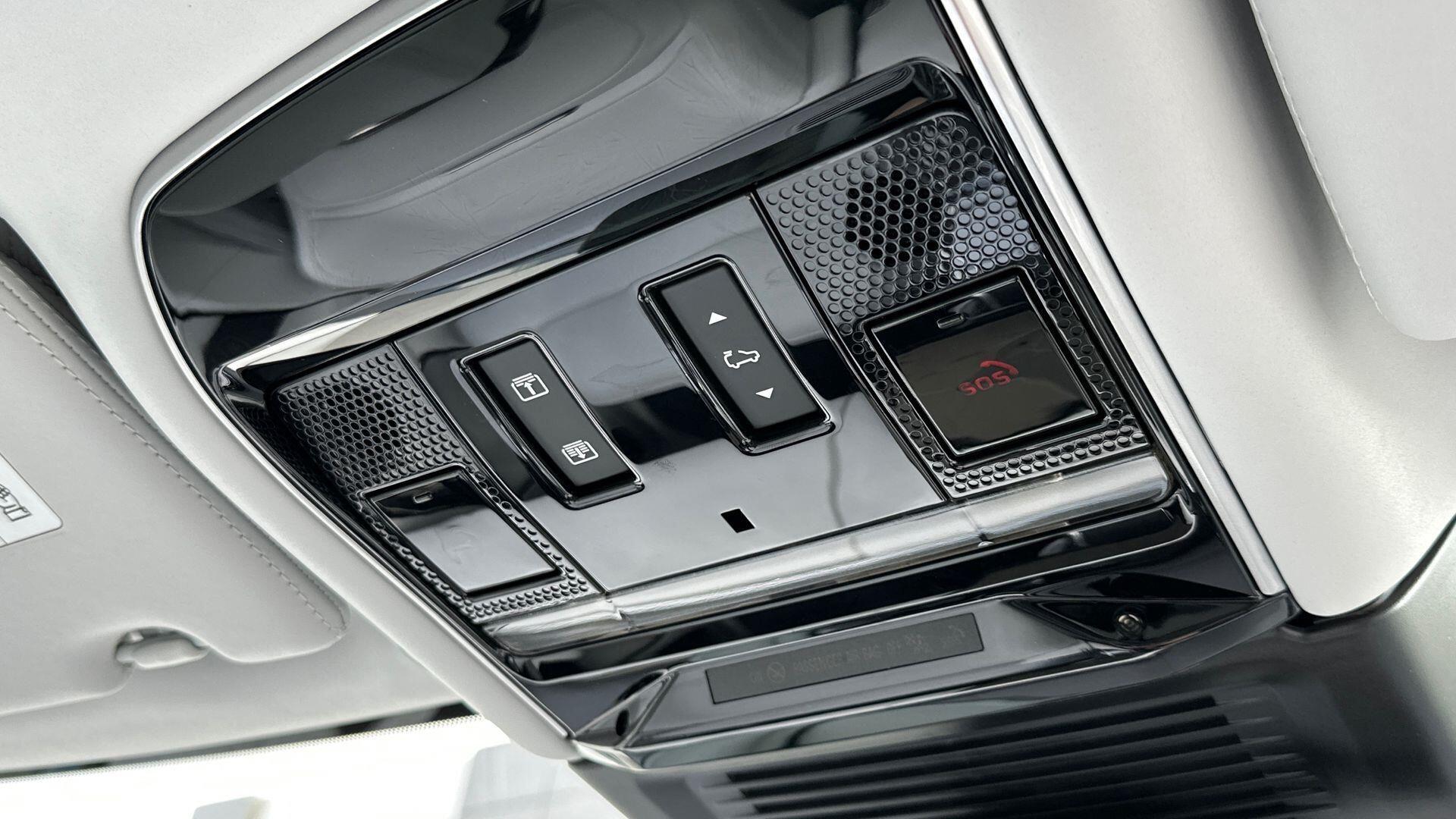 Land Rover Range Rover view 6