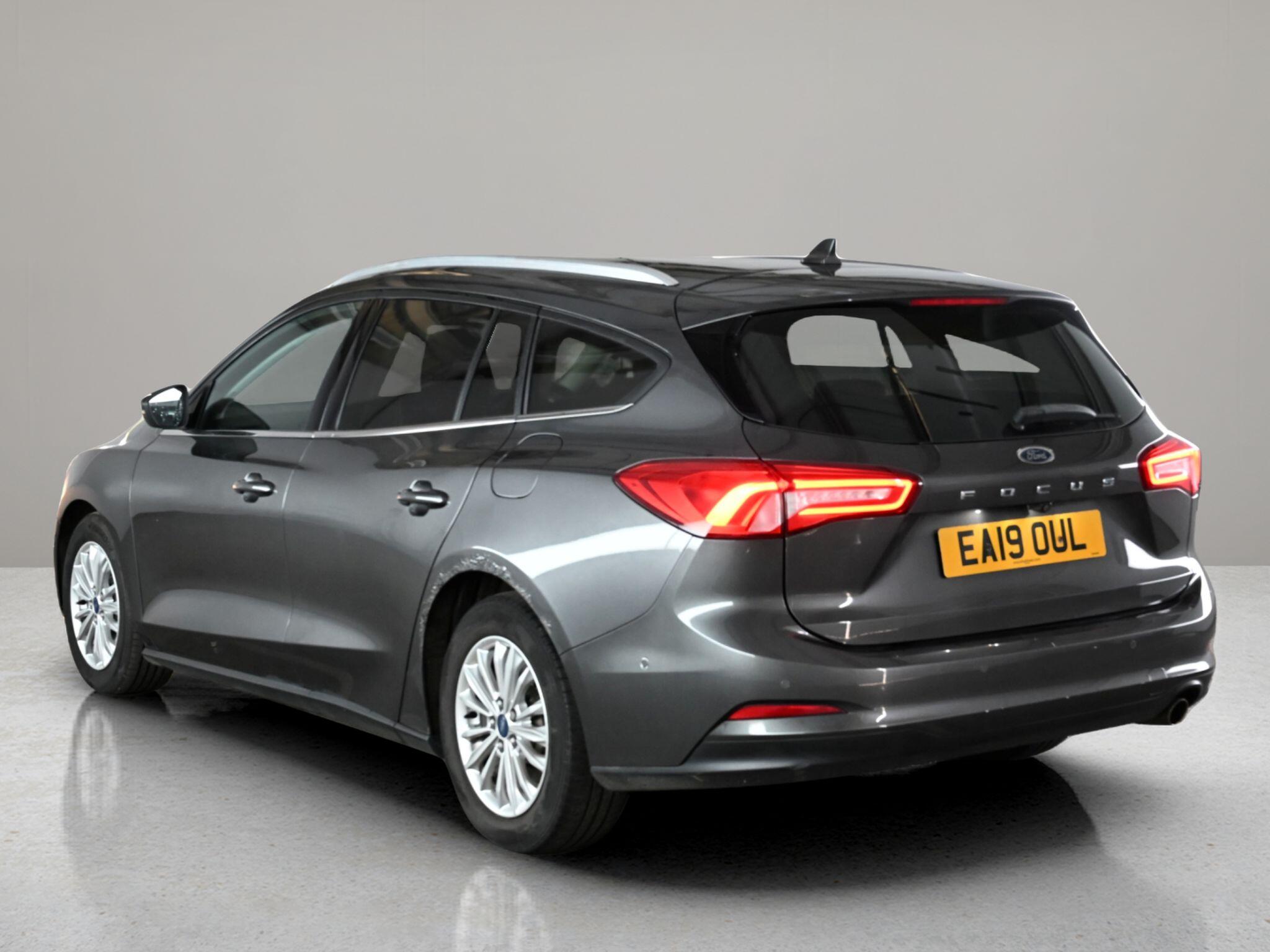 Ford Focus view 3