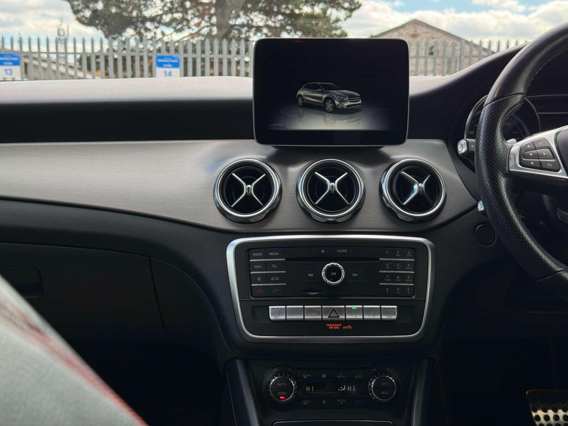 Mercedes-Benz Gla view 67